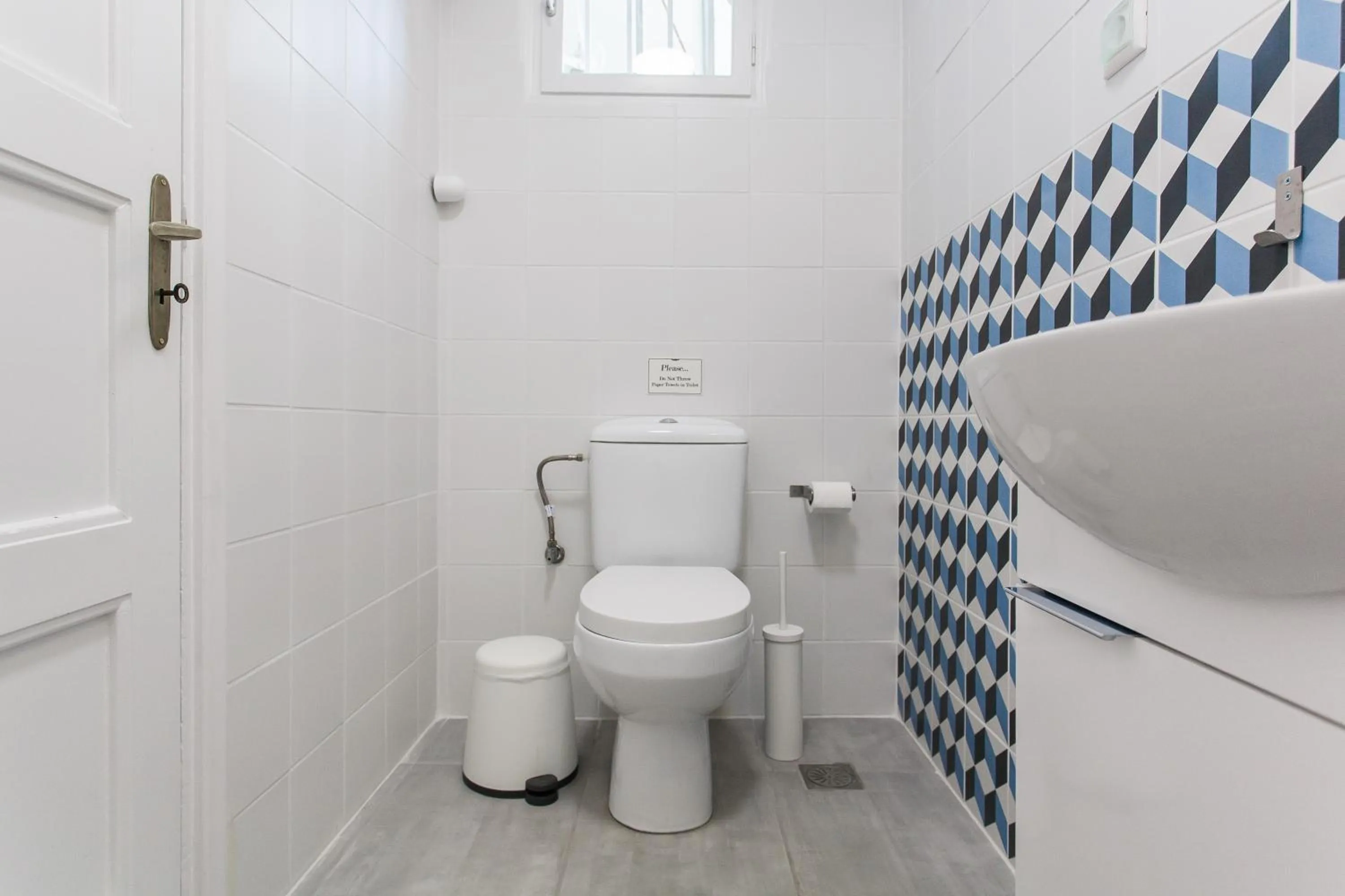 Toilet in Karitsi Place