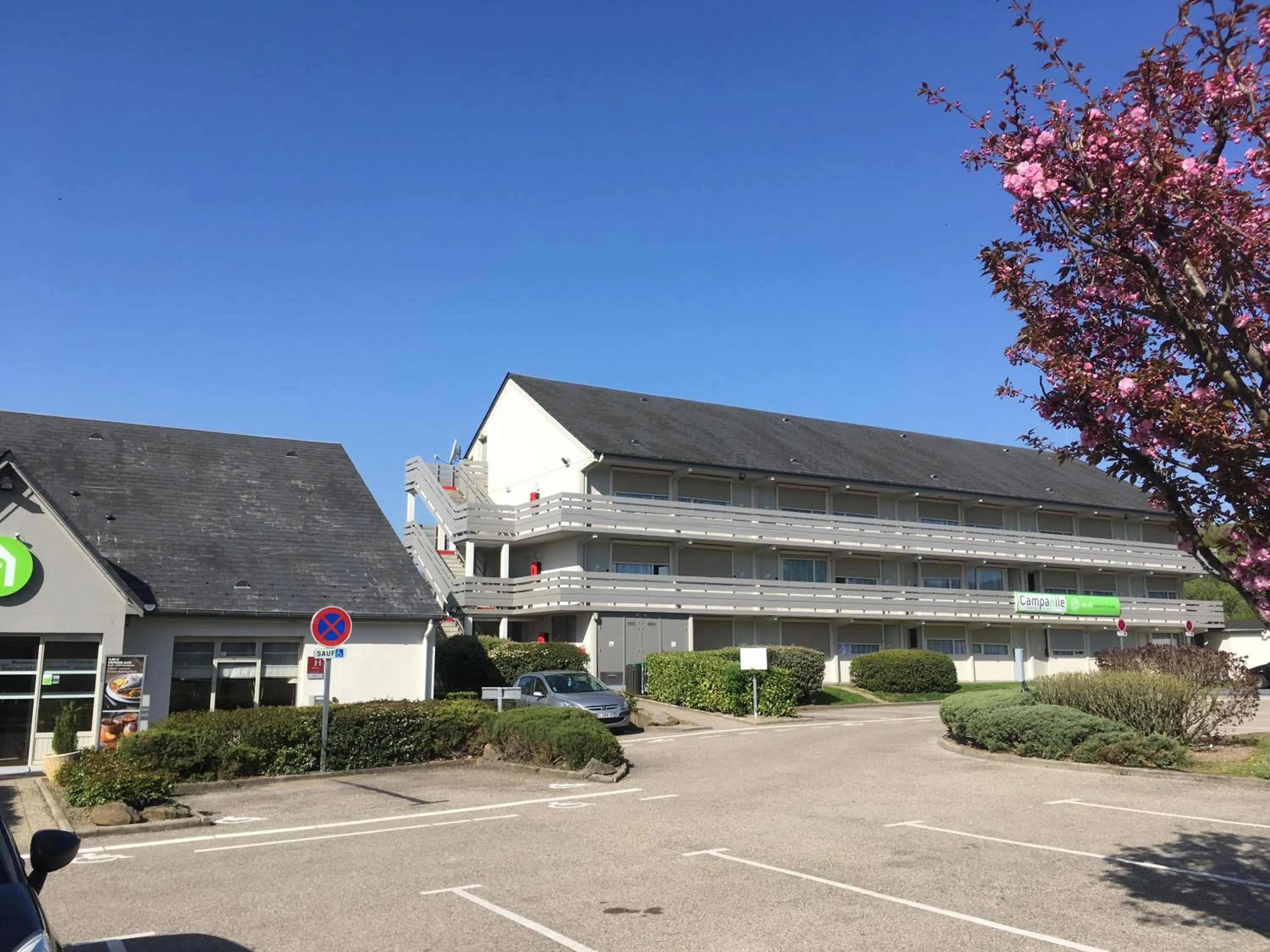 Property building in Campanile Saint-Etienne Est- Saint-Chamond