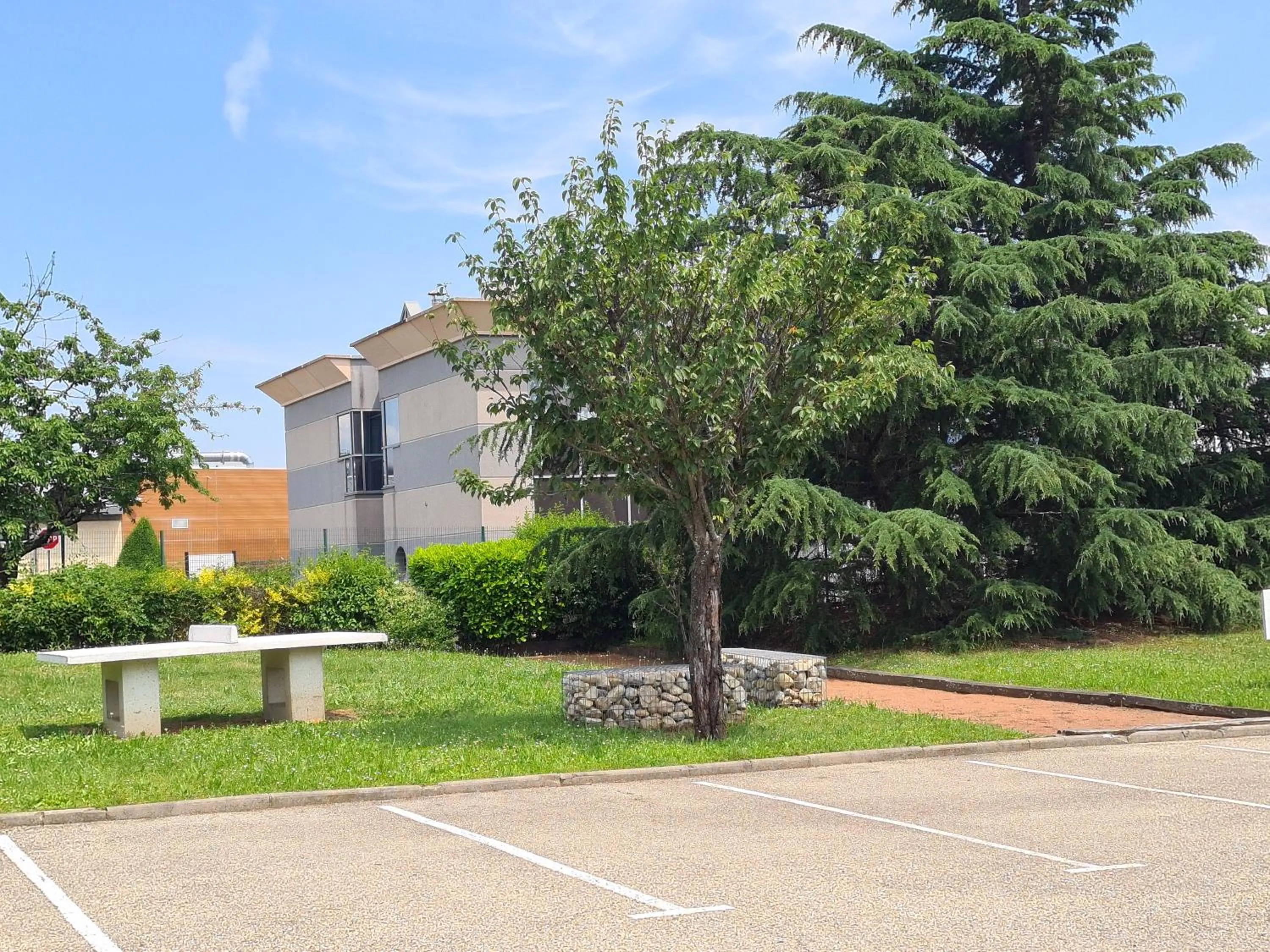 Garden in Campanile Saint-Etienne Est- Saint-Chamond