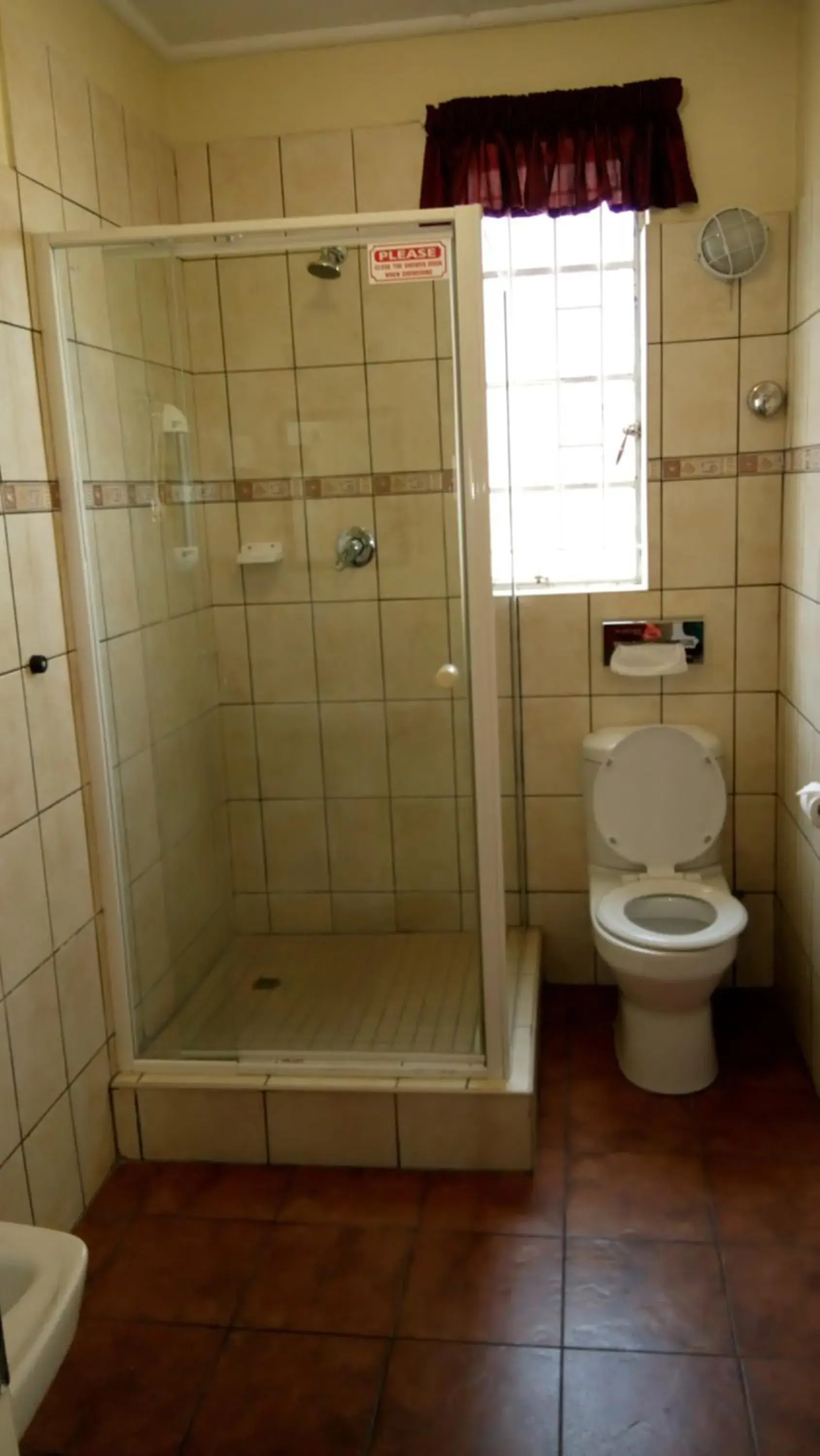 Twin Room with Shower - single occupancy in Royal Hotel Ladysmith Twin Room with Shower - single occupancy in Royal Hotel Ladysmith