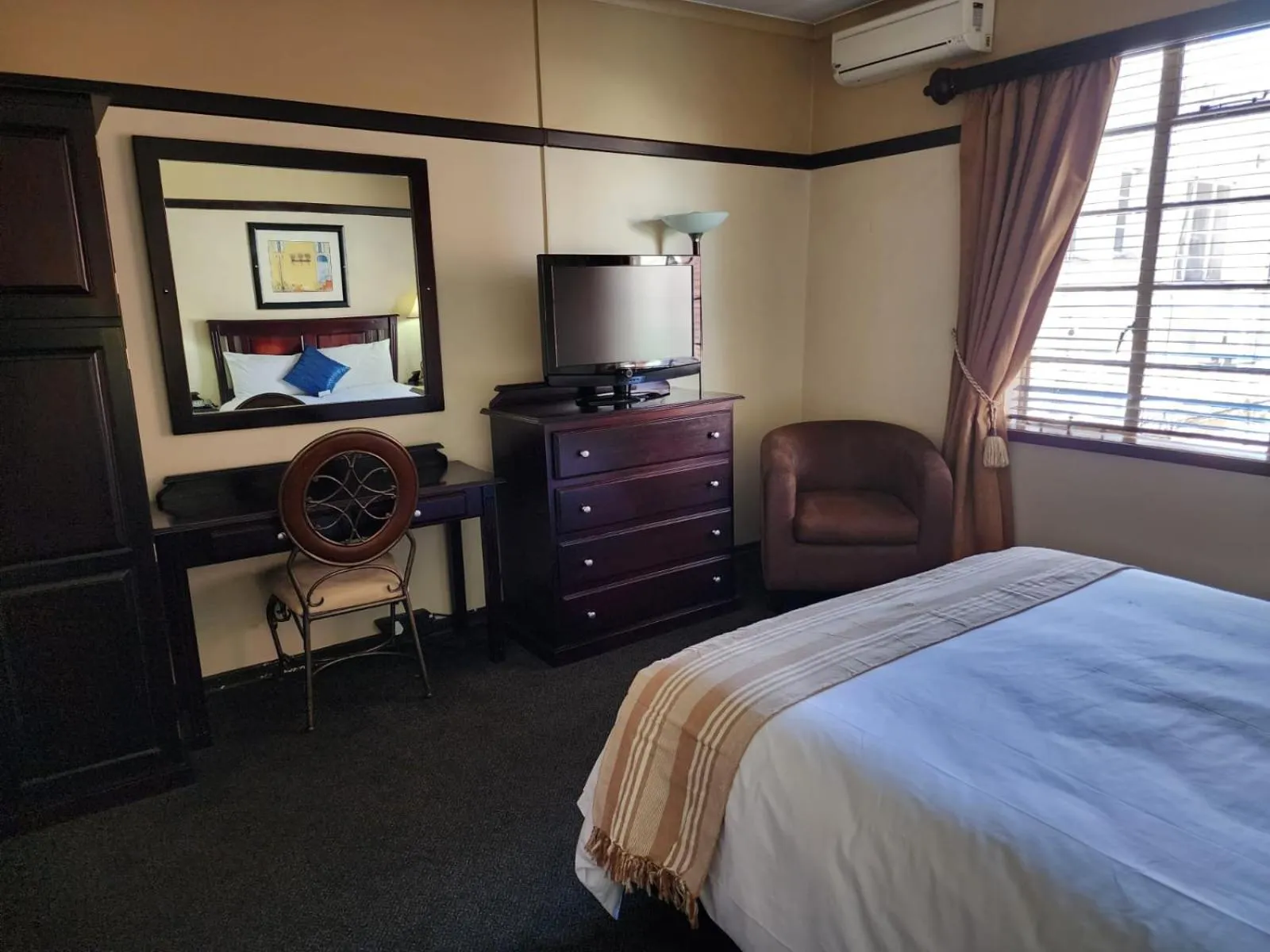 TV and multimedia, Bed in Royal Hotel Ladysmith