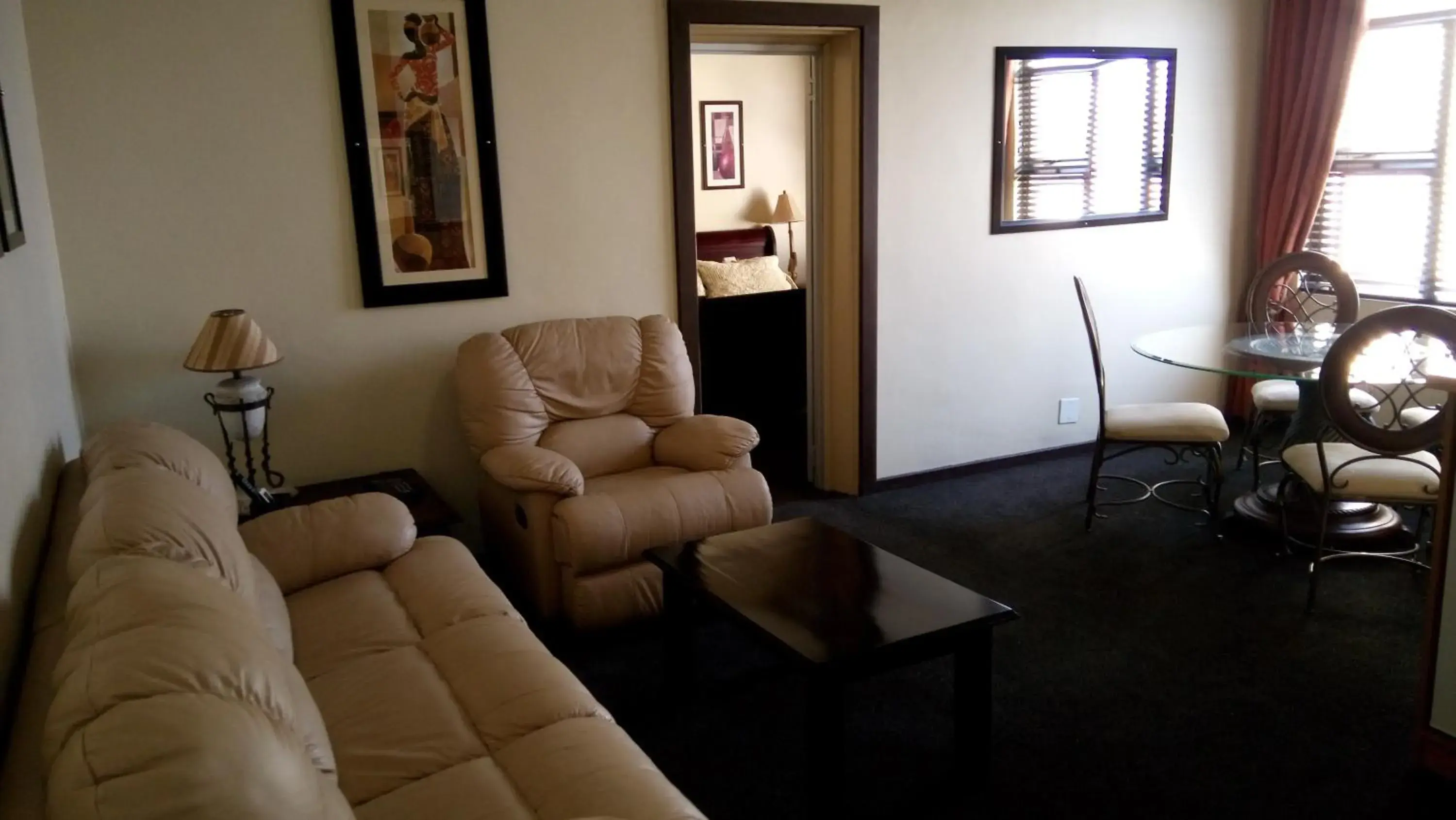 Queen Suite - single occupancy in Royal Hotel Ladysmith Queen Suite - single occupancy in Royal Hotel Ladysmith