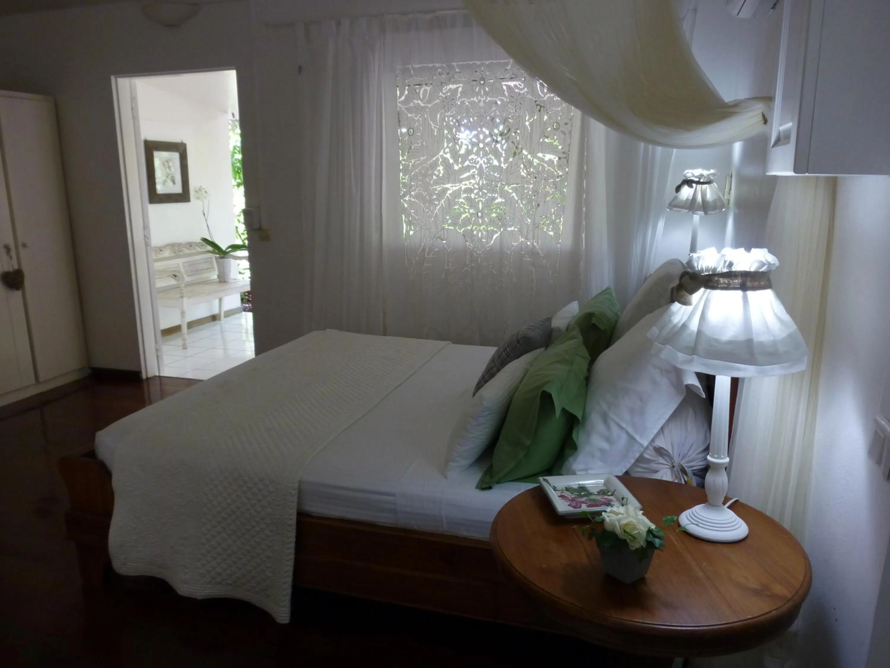 Bathroom, Bed in Senteur Vanille