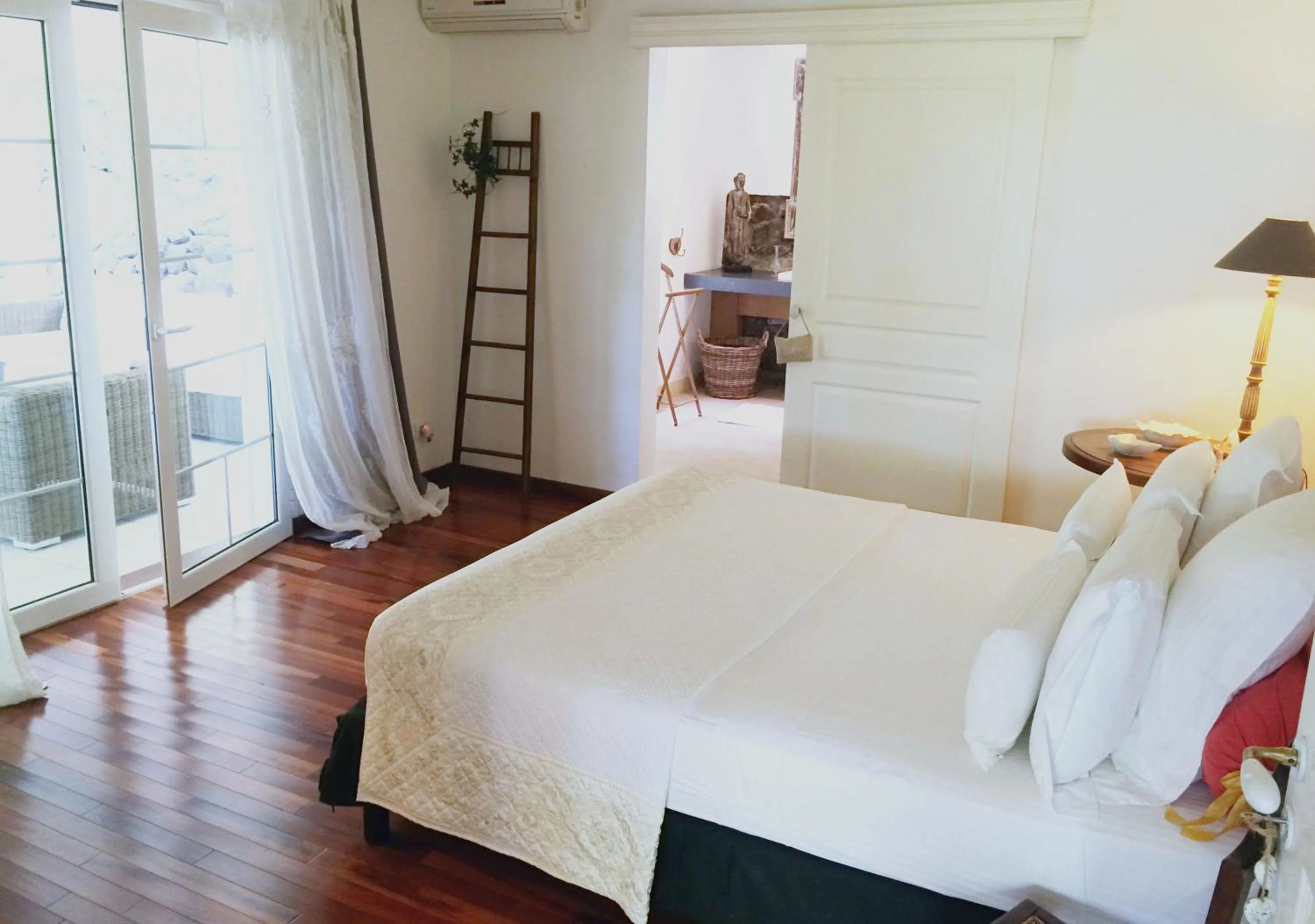 Bathroom, Bed in Senteur Vanille