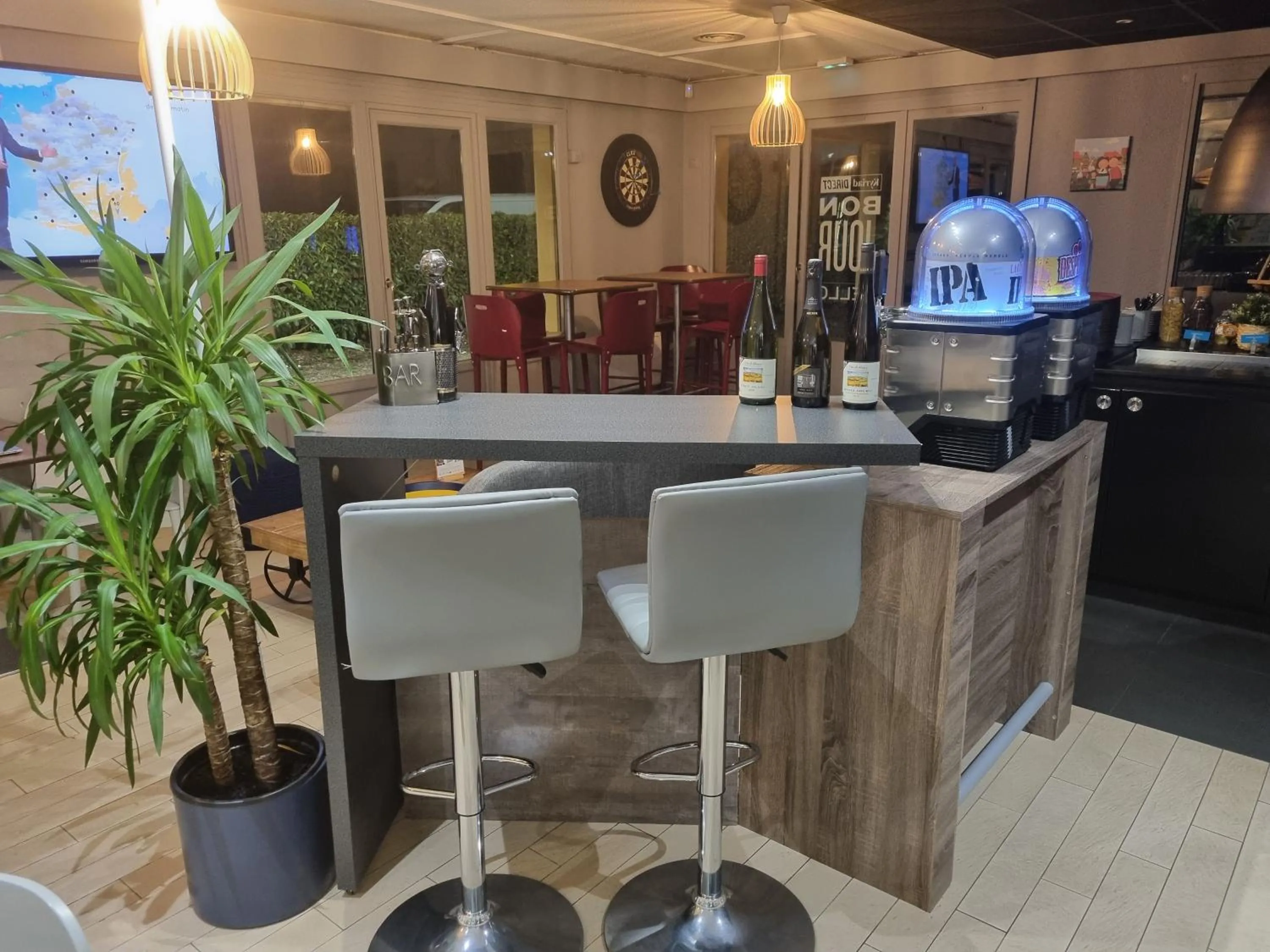 Lounge or bar in Kyriad Direct Strasbourg Ouest - Zénith