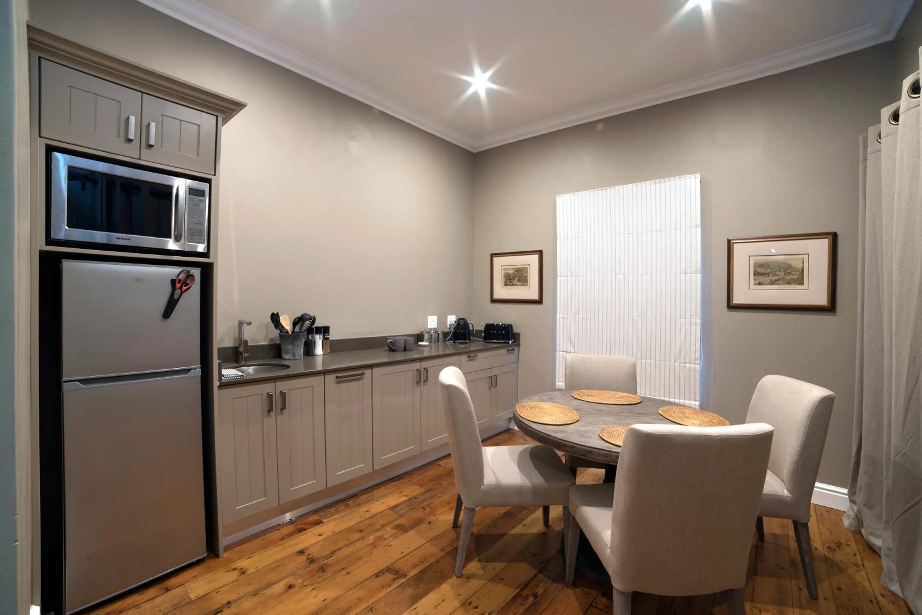 Kitchen or kitchenette in The Milner by The Oyster Collection