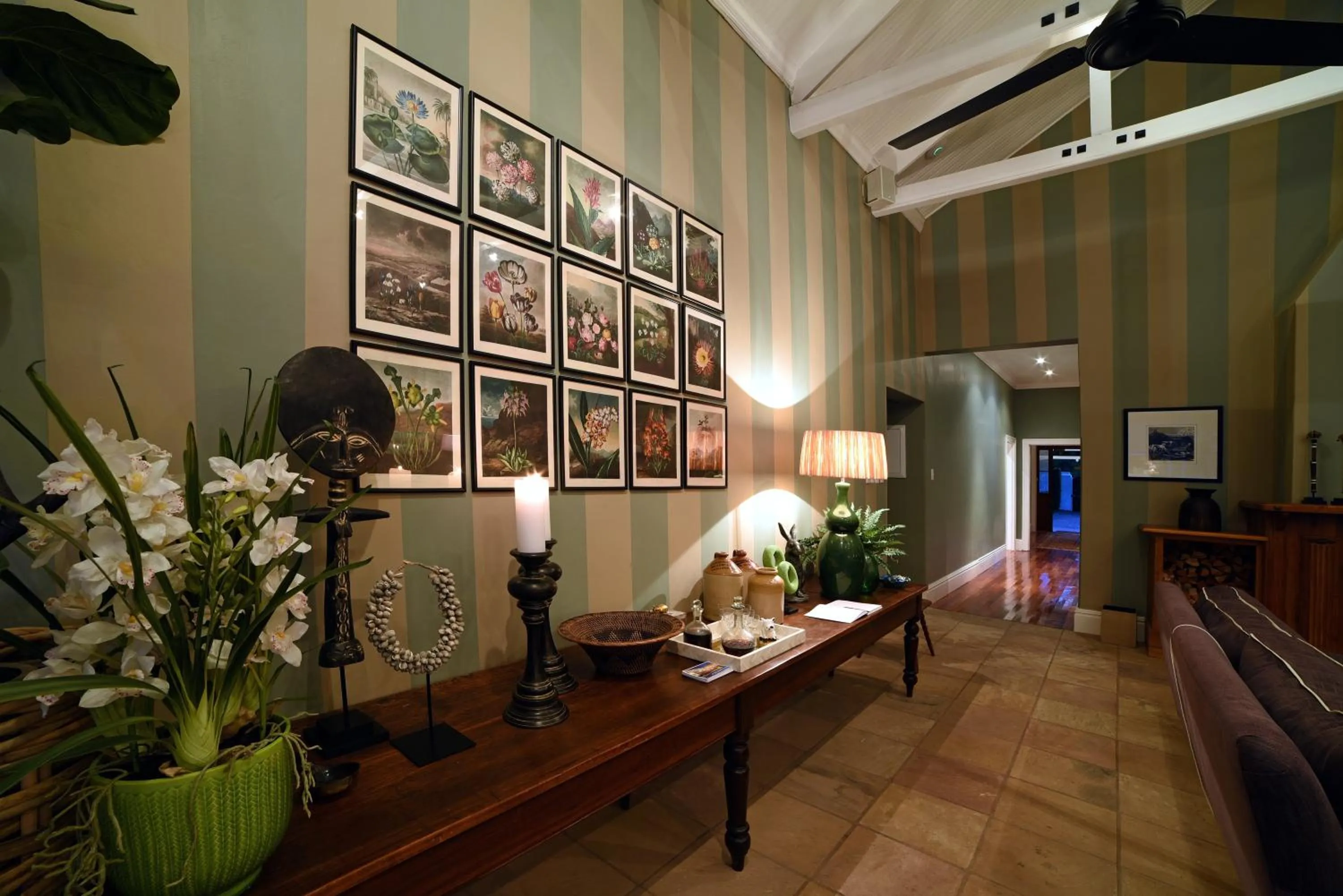 Lounge or bar in The Milner by The Oyster Collection