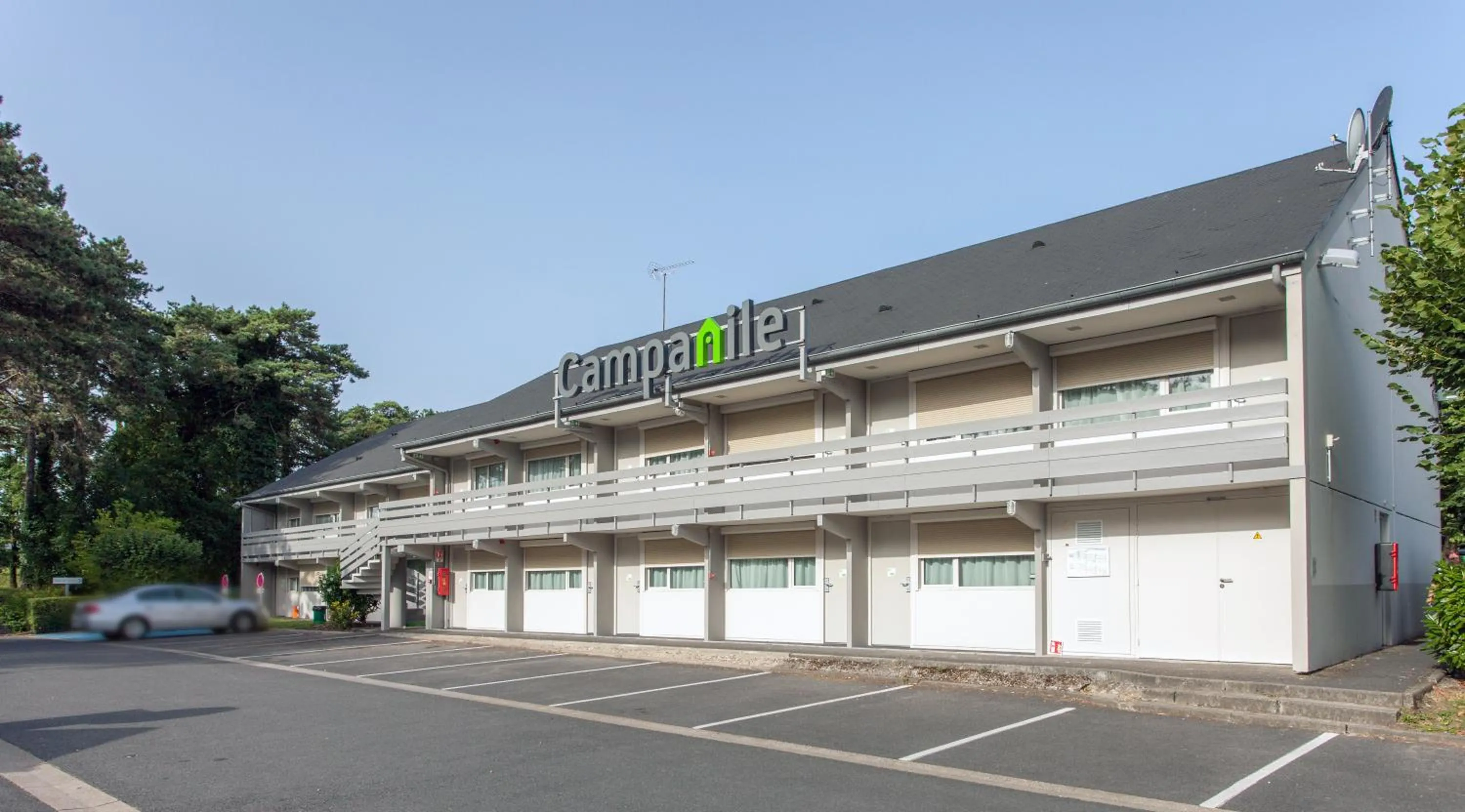 Facade/entrance in Campanile Tours Sud ~ Joué-Les-Tours