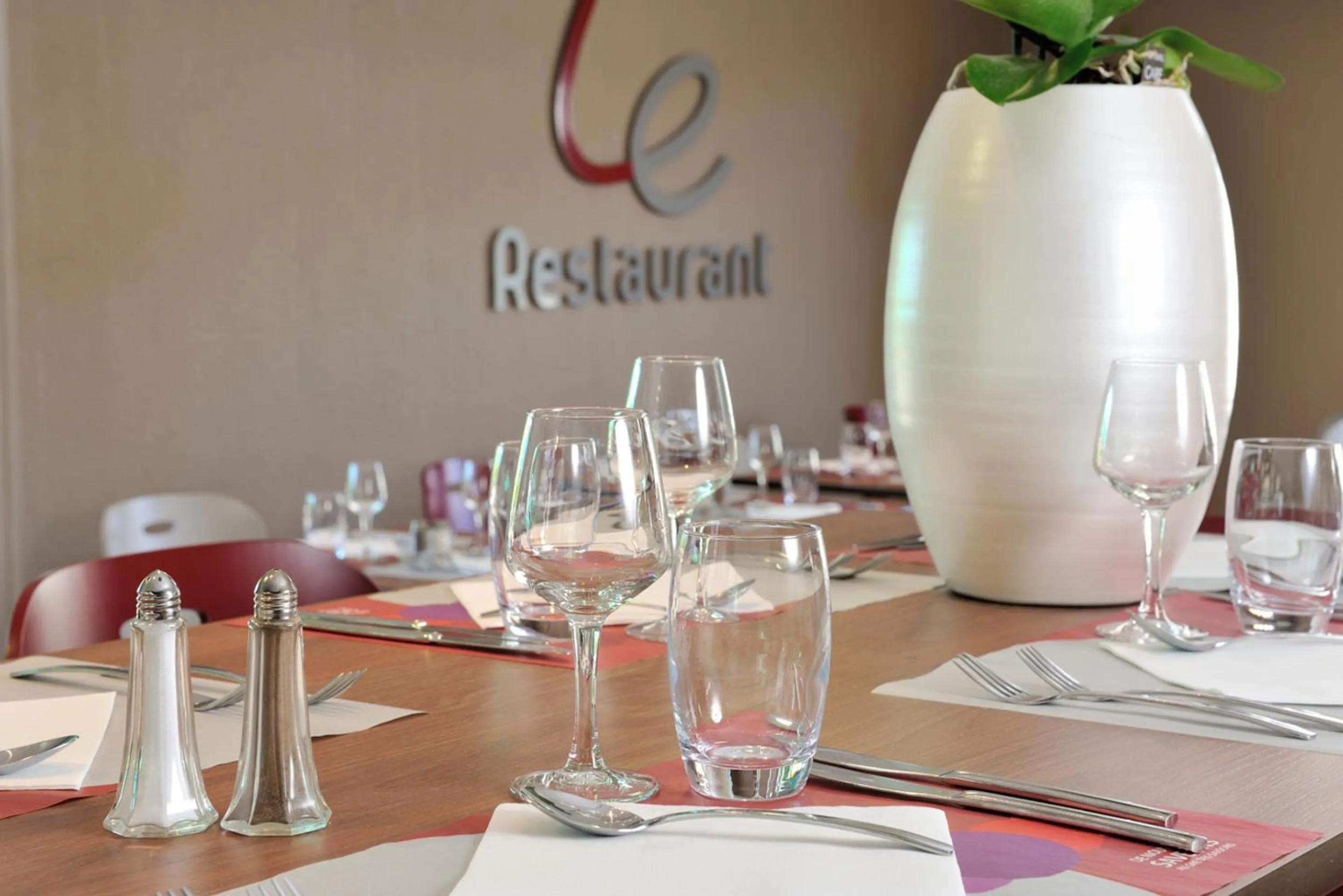 Restaurant/places to eat in Campanile Valence Sud