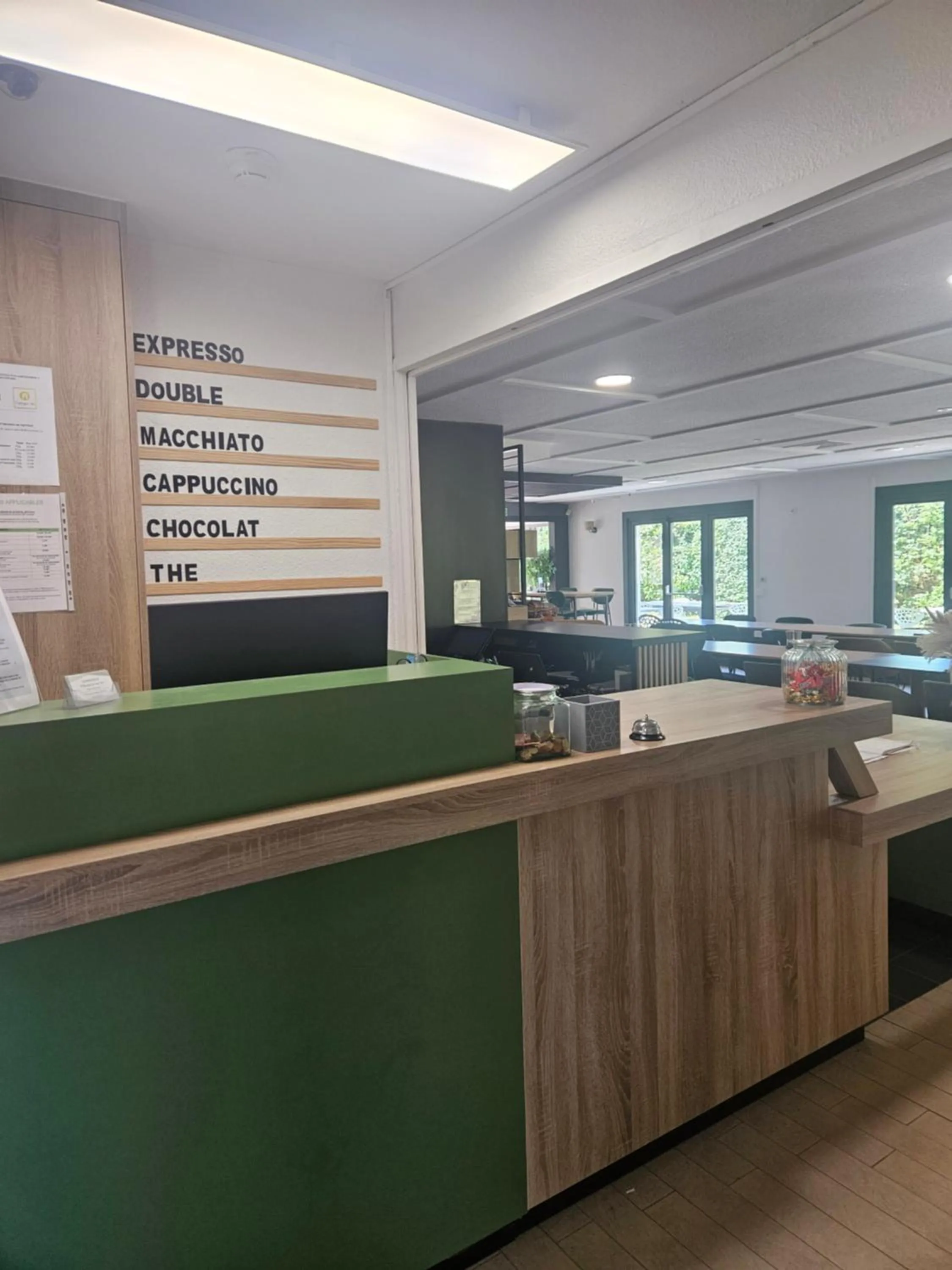 Lobby or reception in Campanile Villeneuve-Sur-Lot