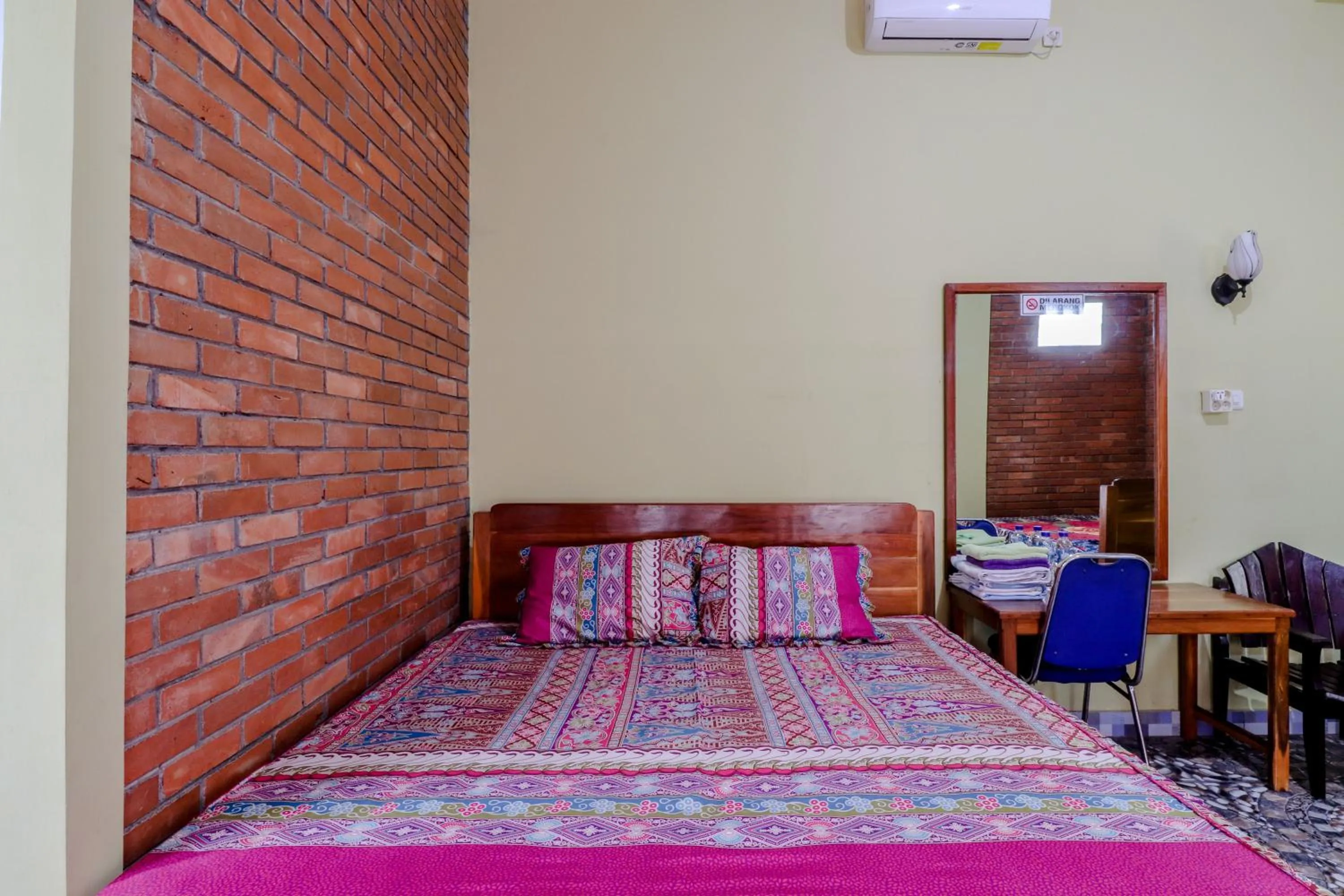 Bedroom, Bed in Penginapan Barokah