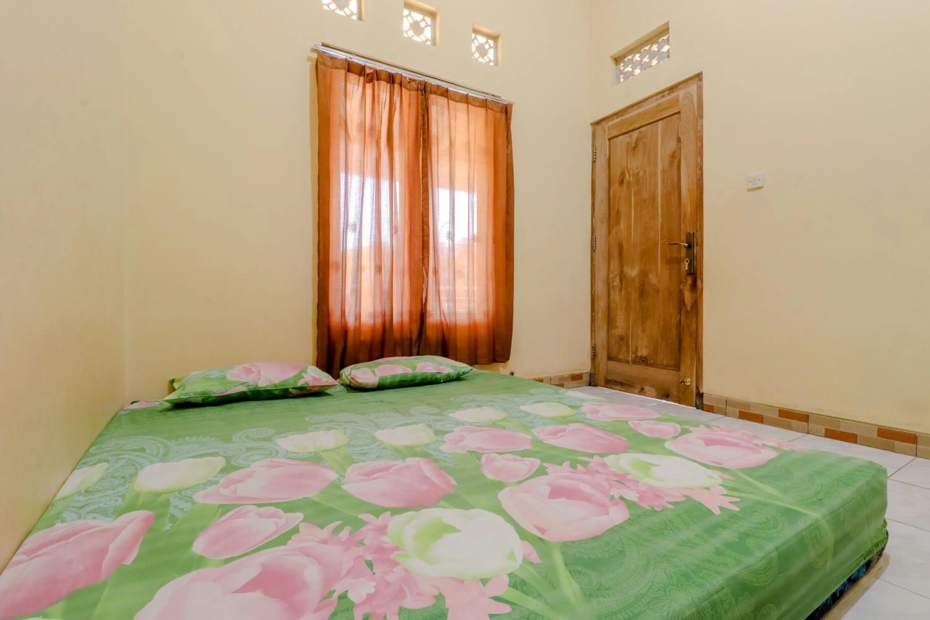 Photo of the whole room, Bed in Penginapan Barokah