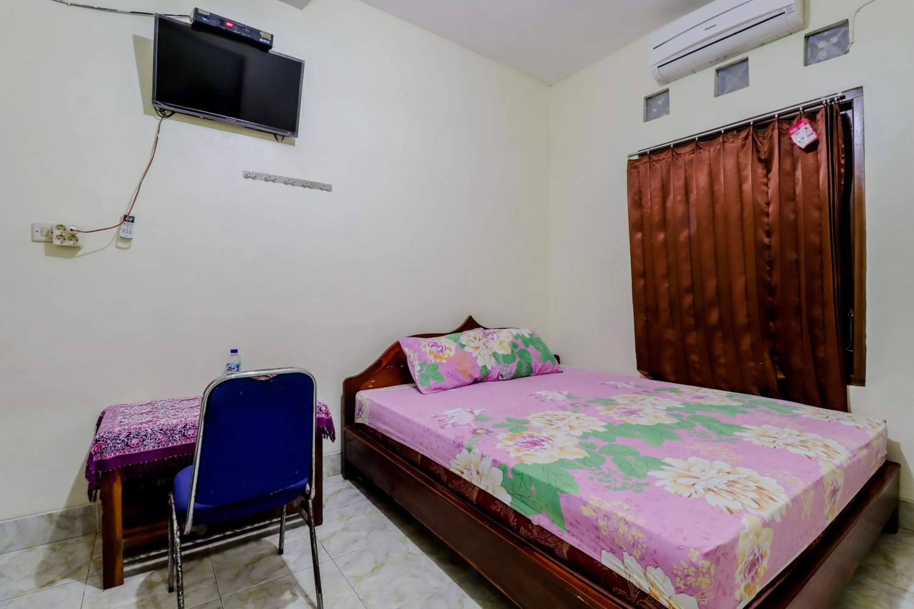 Bedroom, Bed in Penginapan Barokah