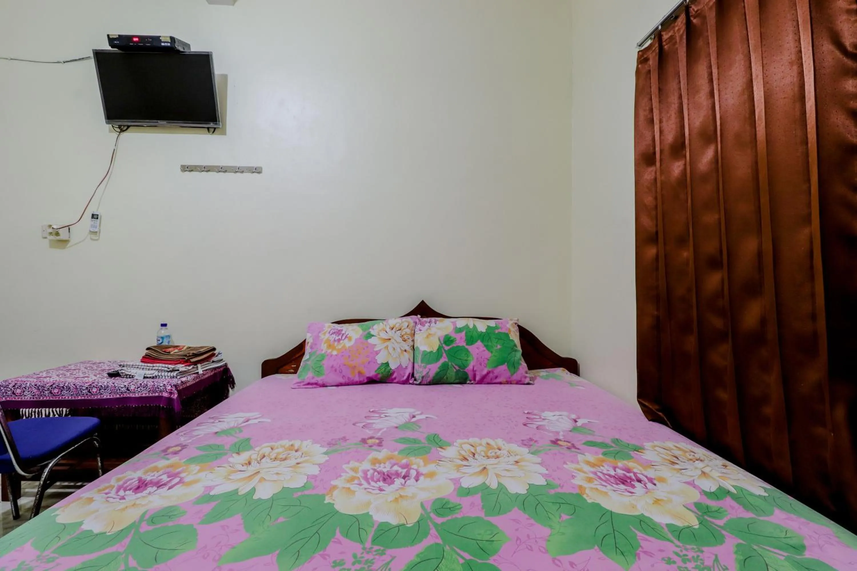 Photo of the whole room, Bed in Penginapan Barokah