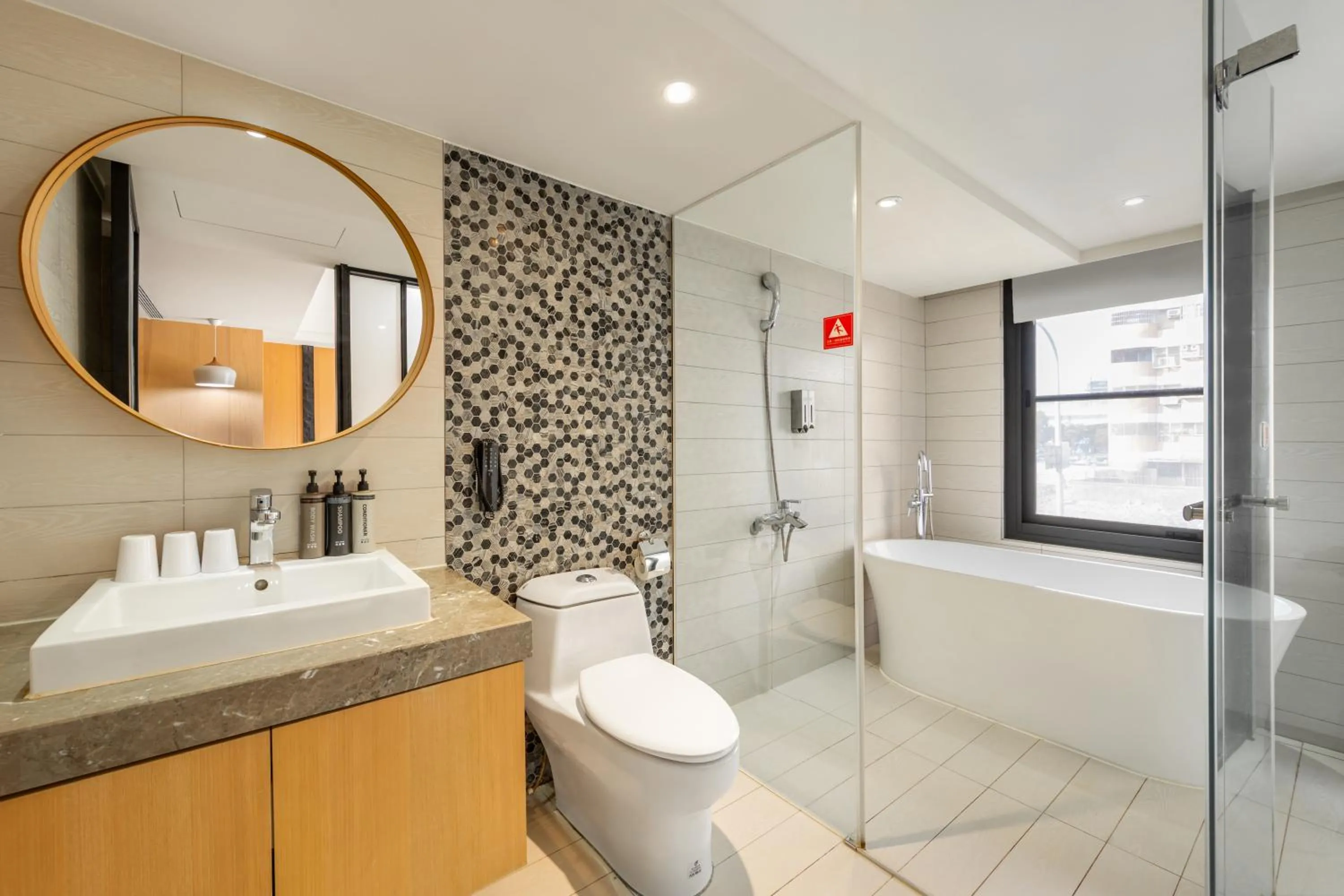 Shower in CHECK inn Taichung Wenxin Zhongqing