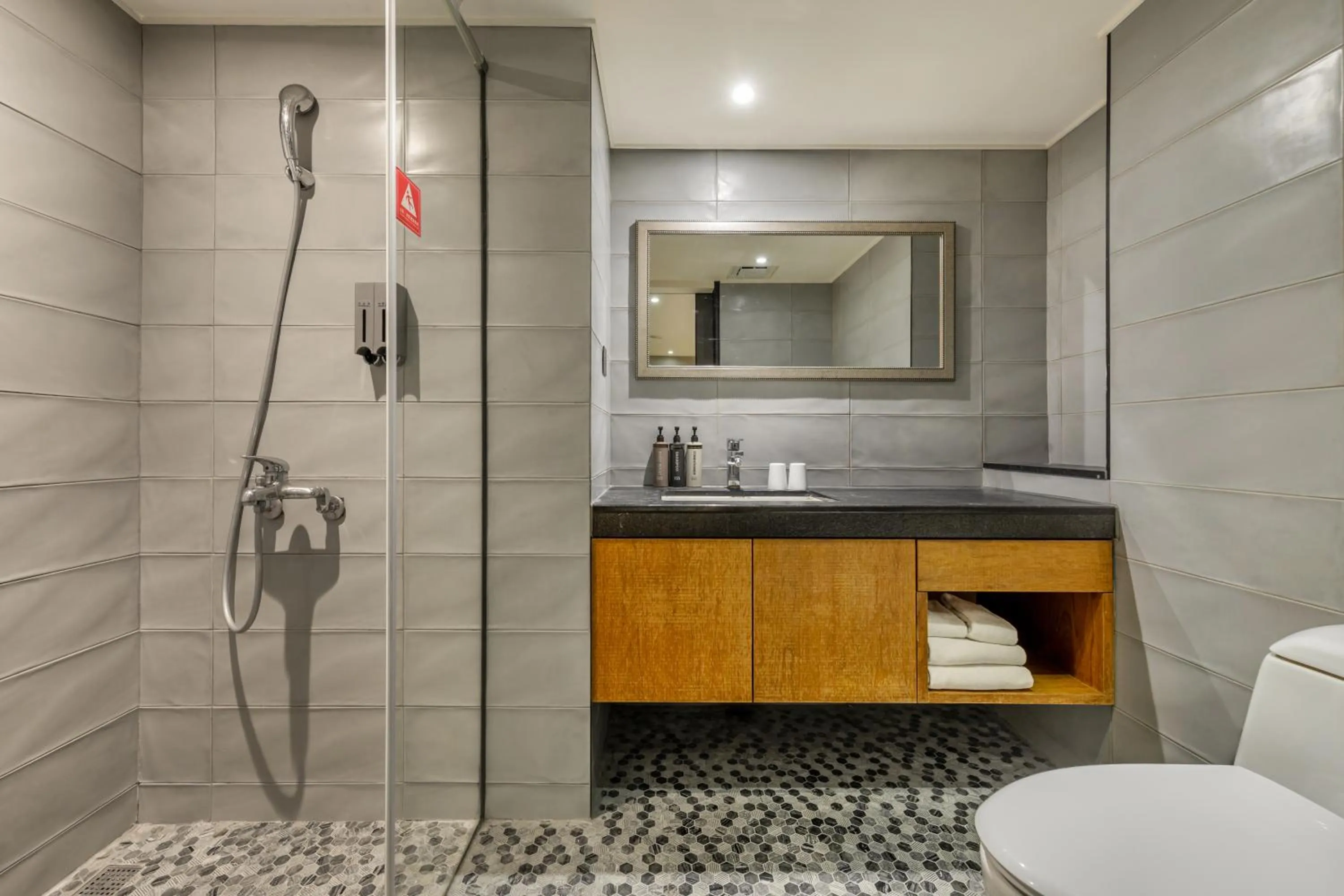 Shower in CHECK inn Taichung Wenxin Zhongqing