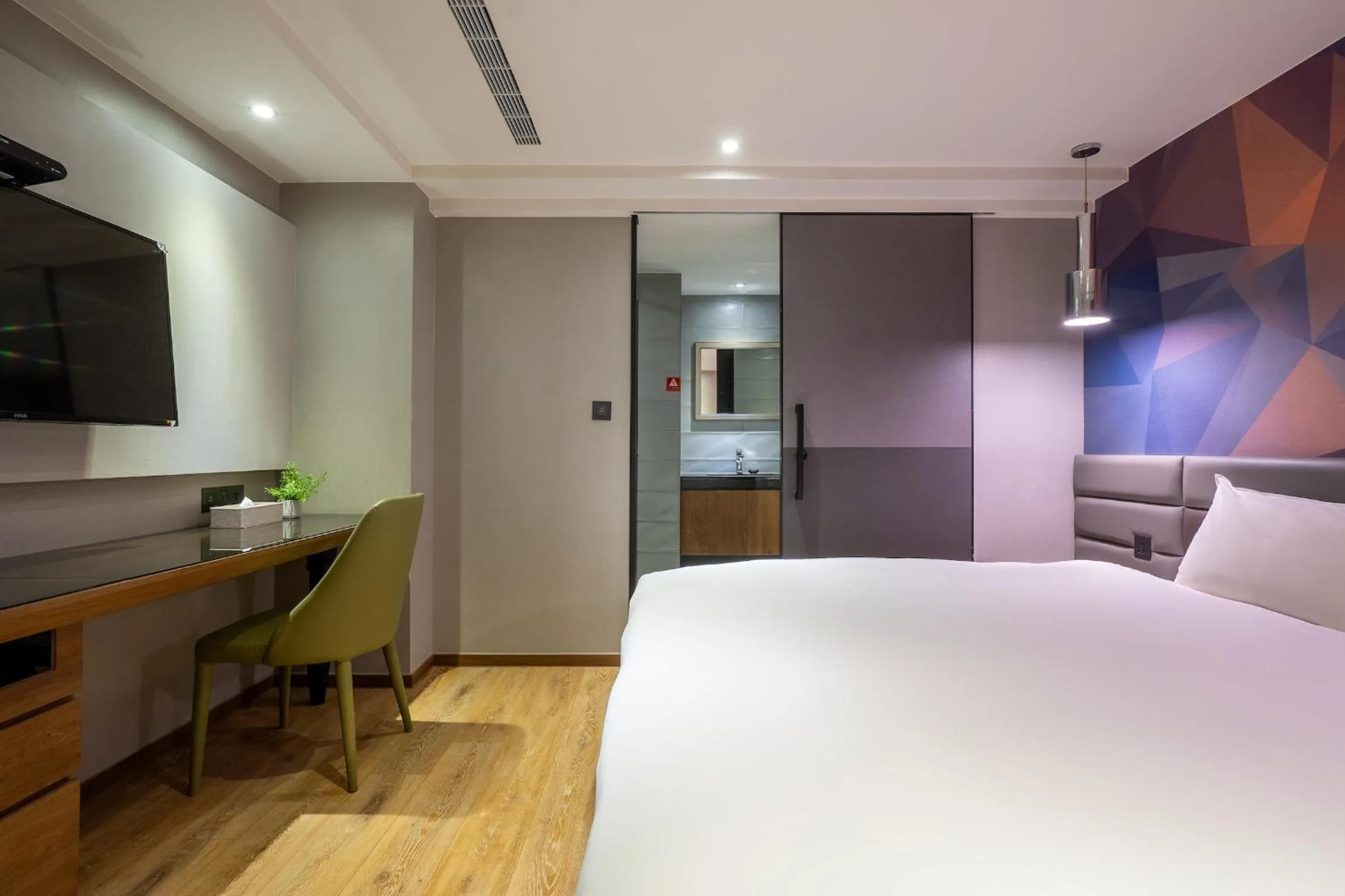 bunk bed, Bed in CHECK inn Taichung Wenxin Zhongqing