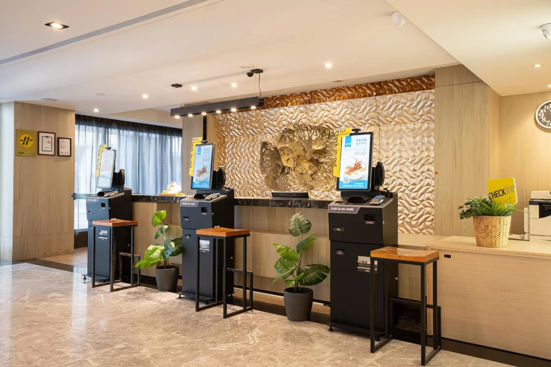 Lobby or reception in CHECK inn Taichung Wenxin Zhongqing