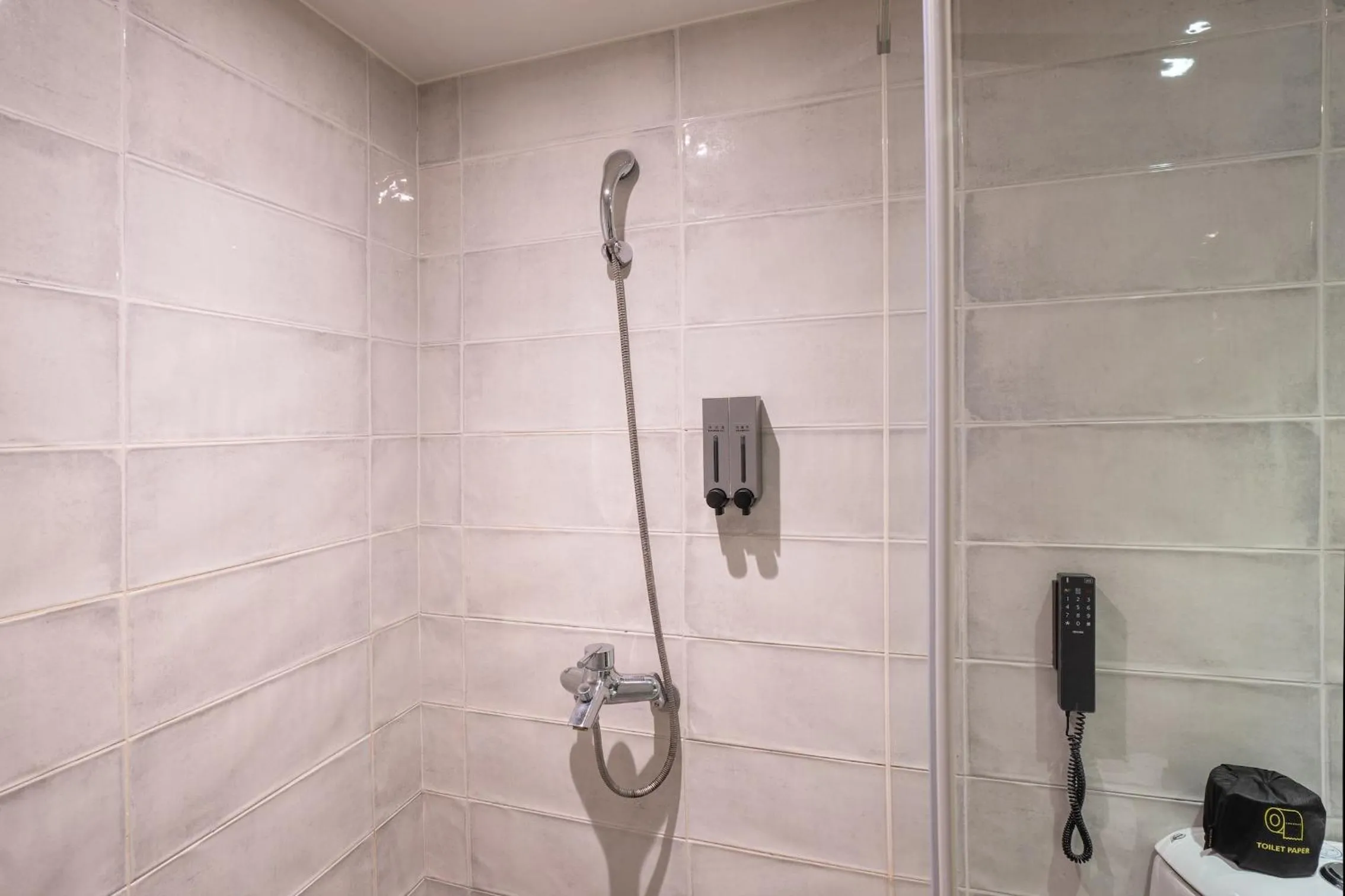 Shower in CHECK inn Taichung Wenxin Zhongqing