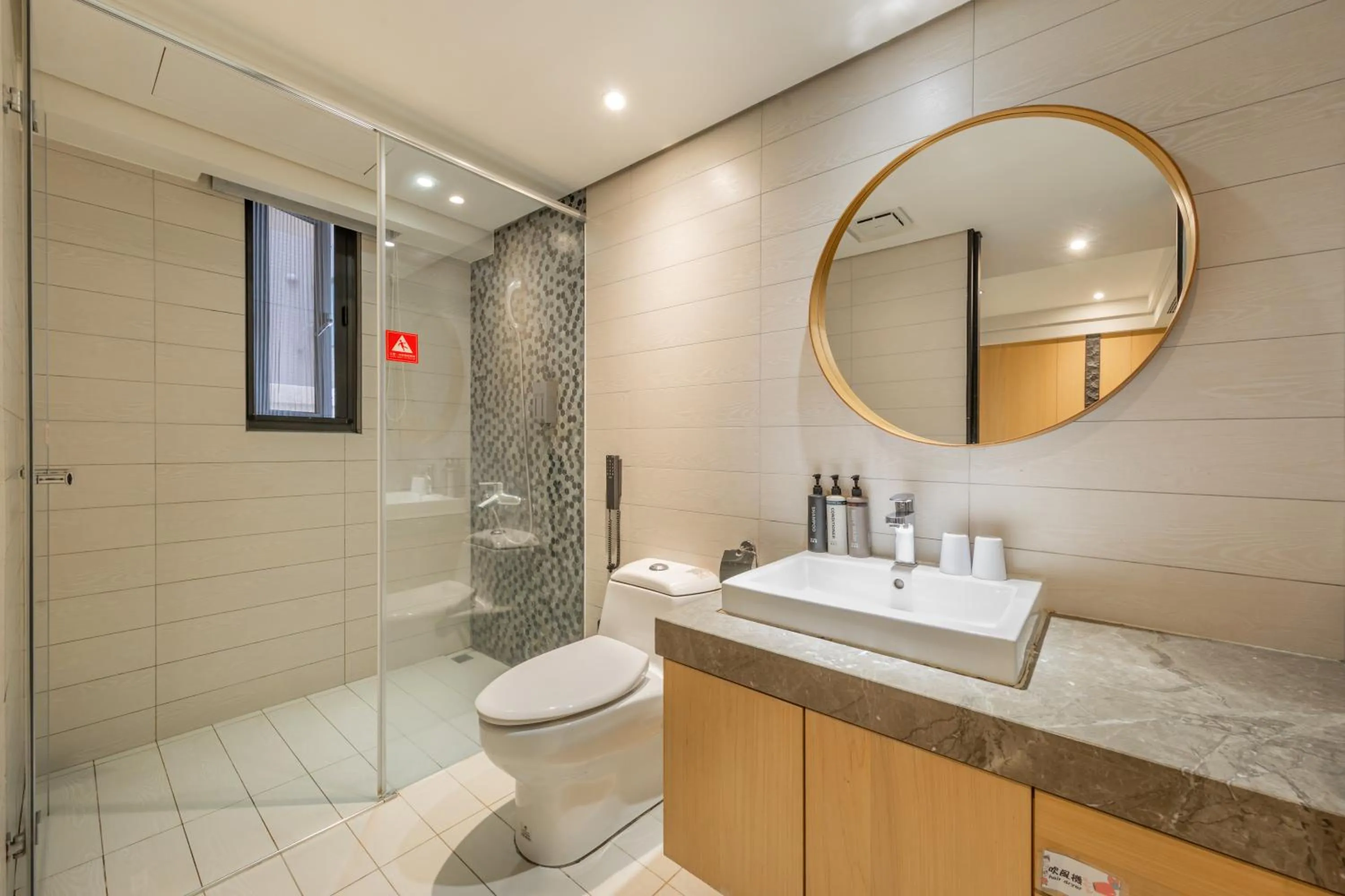 Shower in CHECK inn Taichung Wenxin Zhongqing