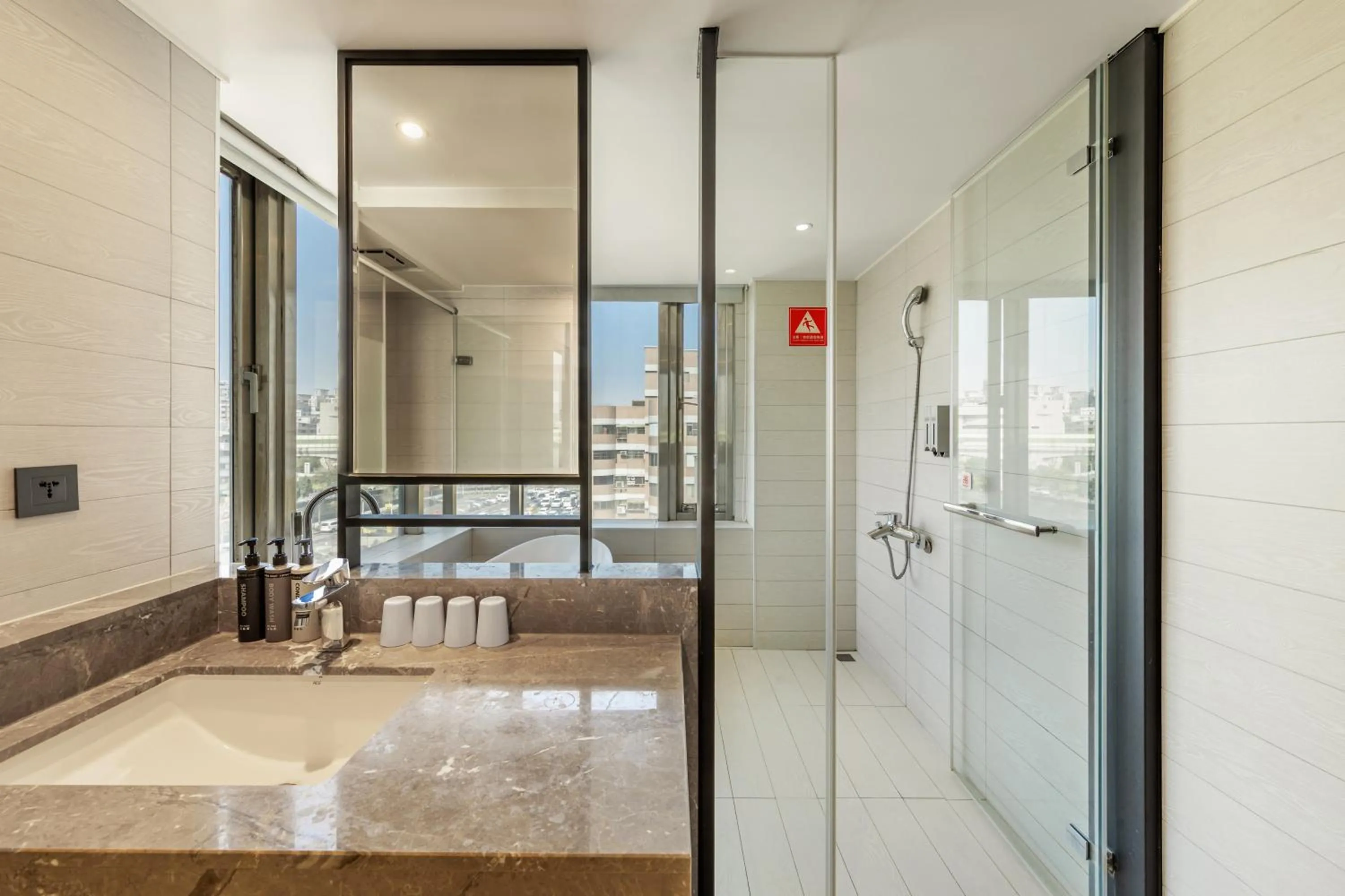 Shower in CHECK inn Taichung Wenxin Zhongqing