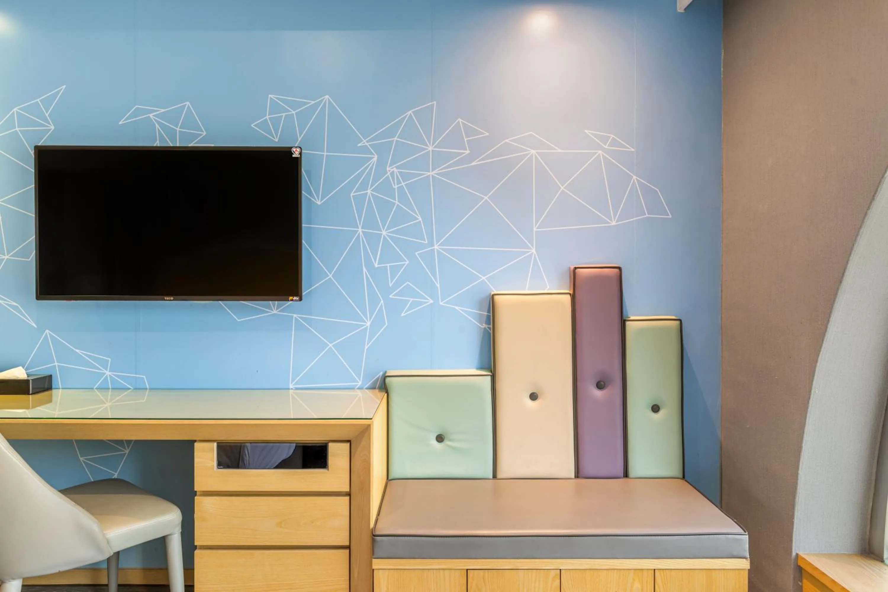 TV and multimedia in CHECK inn Taichung Wenxin Zhongqing