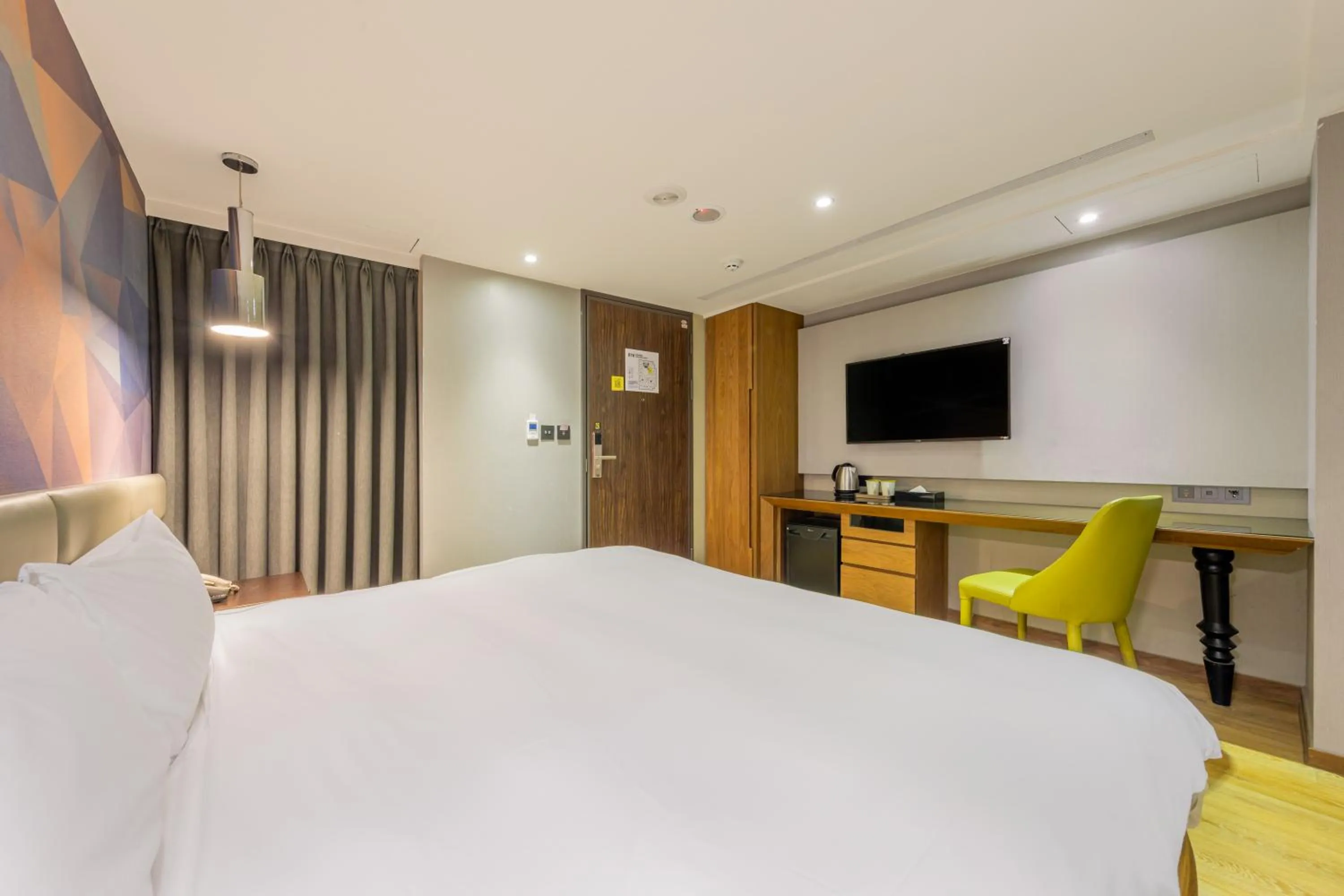 Bed in CHECK inn Taichung Wenxin Zhongqing