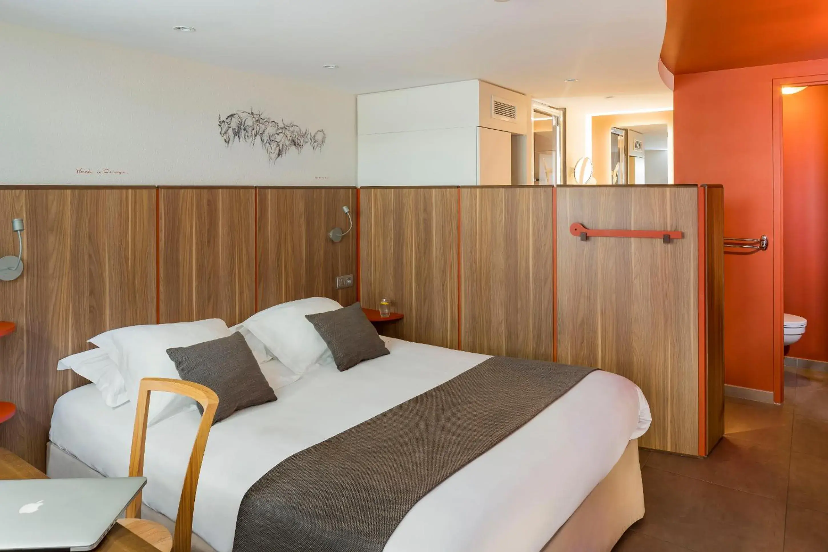 Superior Double Room with Courtyard View in Terre de Provence Hôtel & Spa Superior Double Room with Courtyard View in Terre de Provence Hôtel & Spa