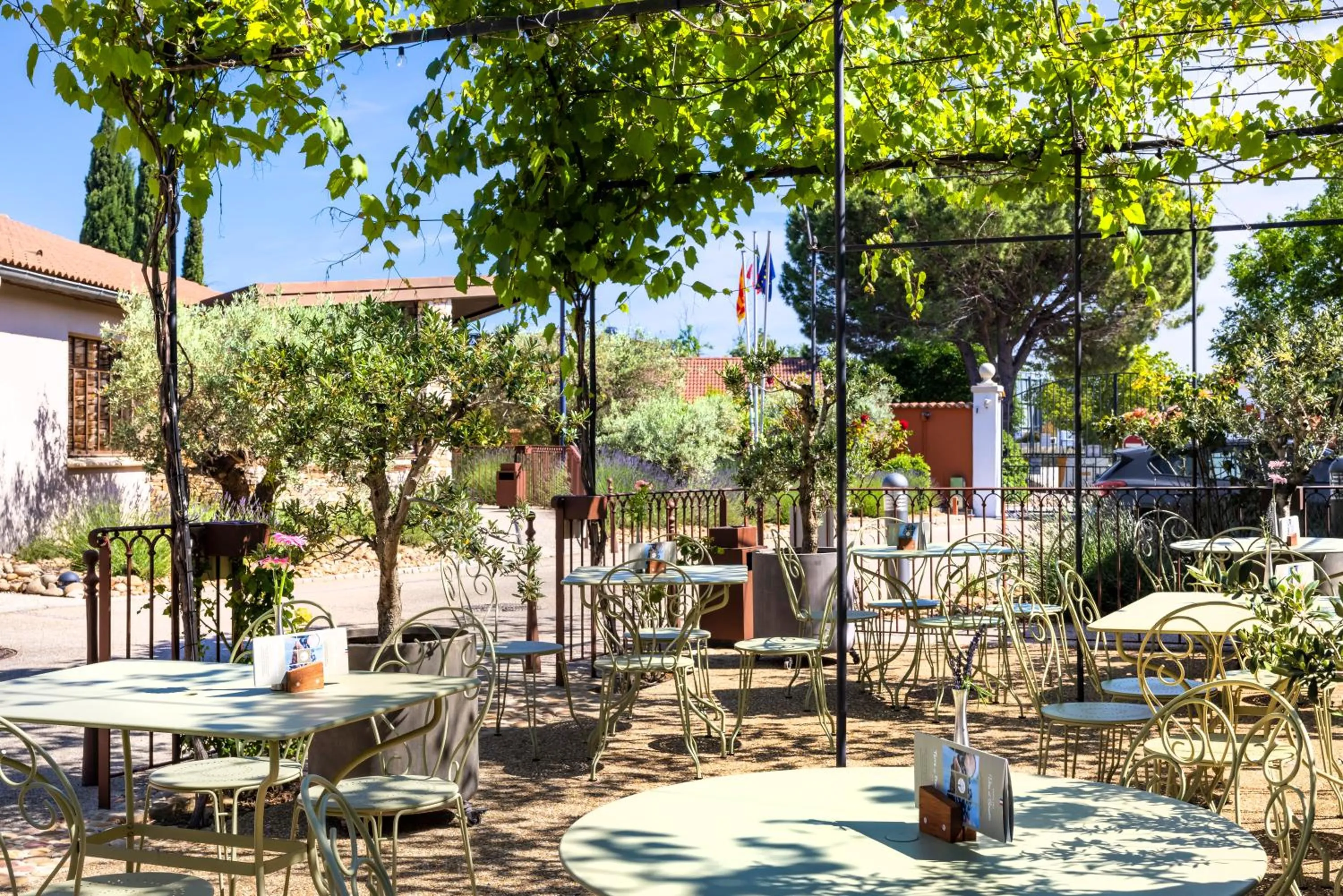 Patio in Terre de Provence Hôtel & Spa