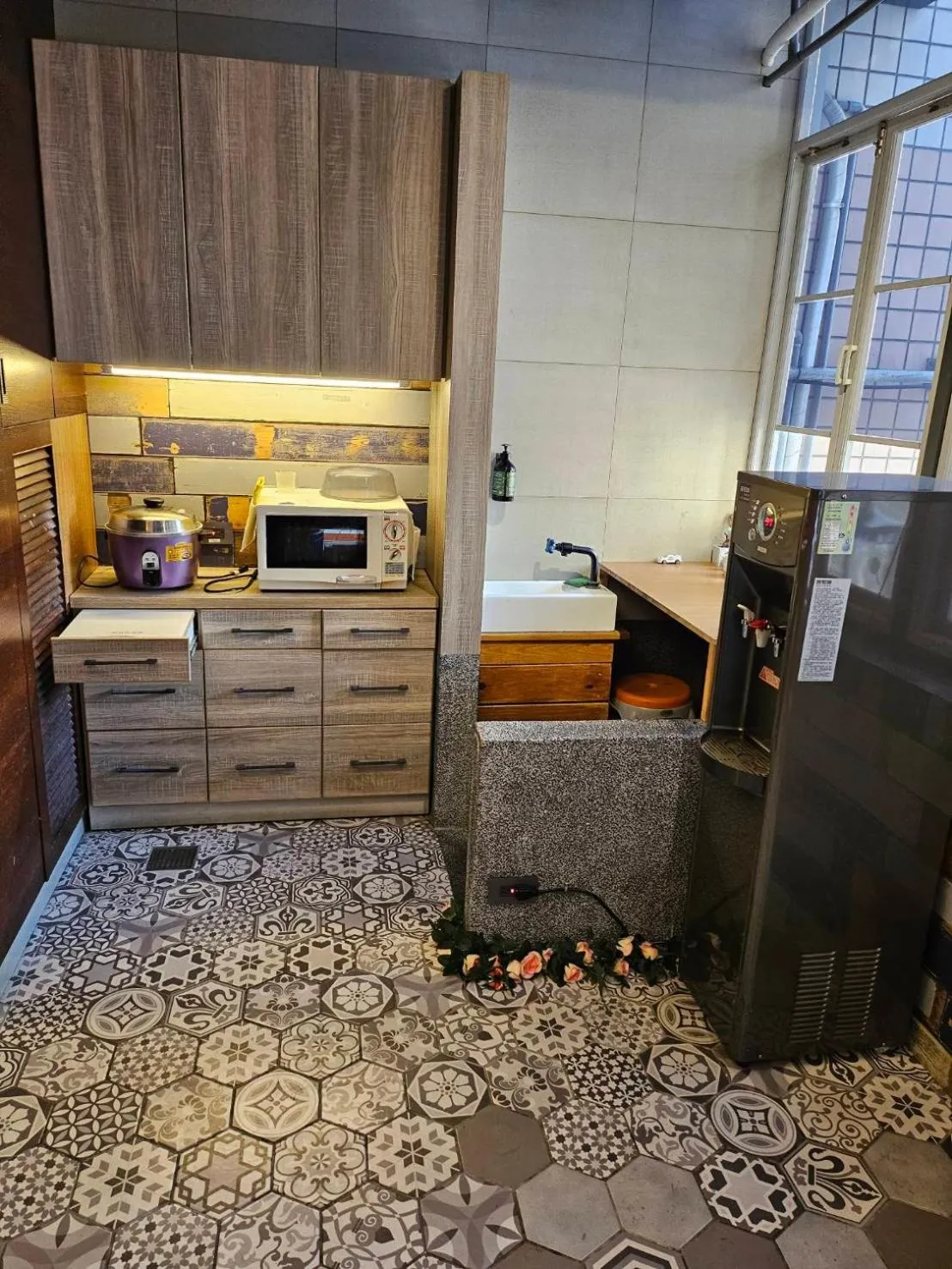 Restaurant/places to eat in Sunrise Hotel