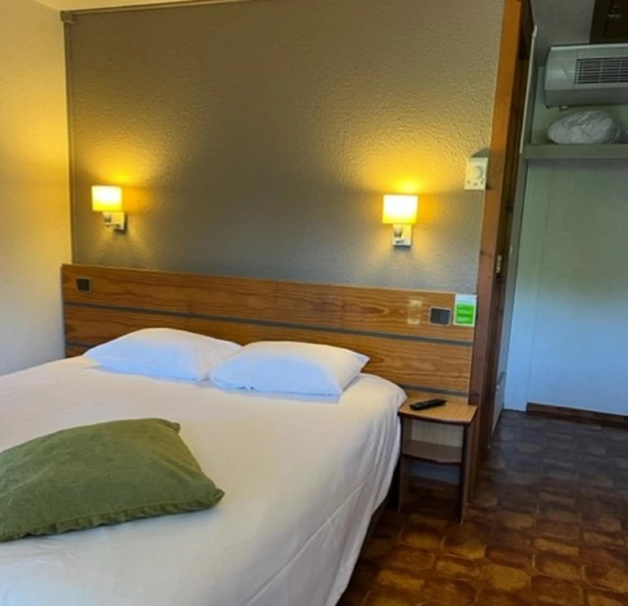 Bedroom, Bed in Campanile Dax - Saint-Paul-Les-Dax