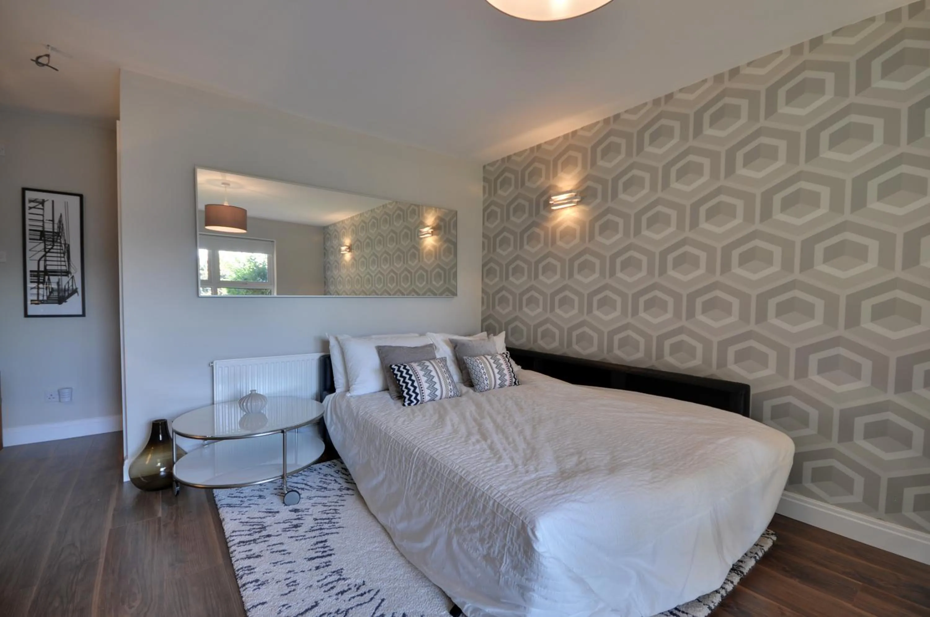 Living room, Bed in The Garden Apartment, Near Airport & City