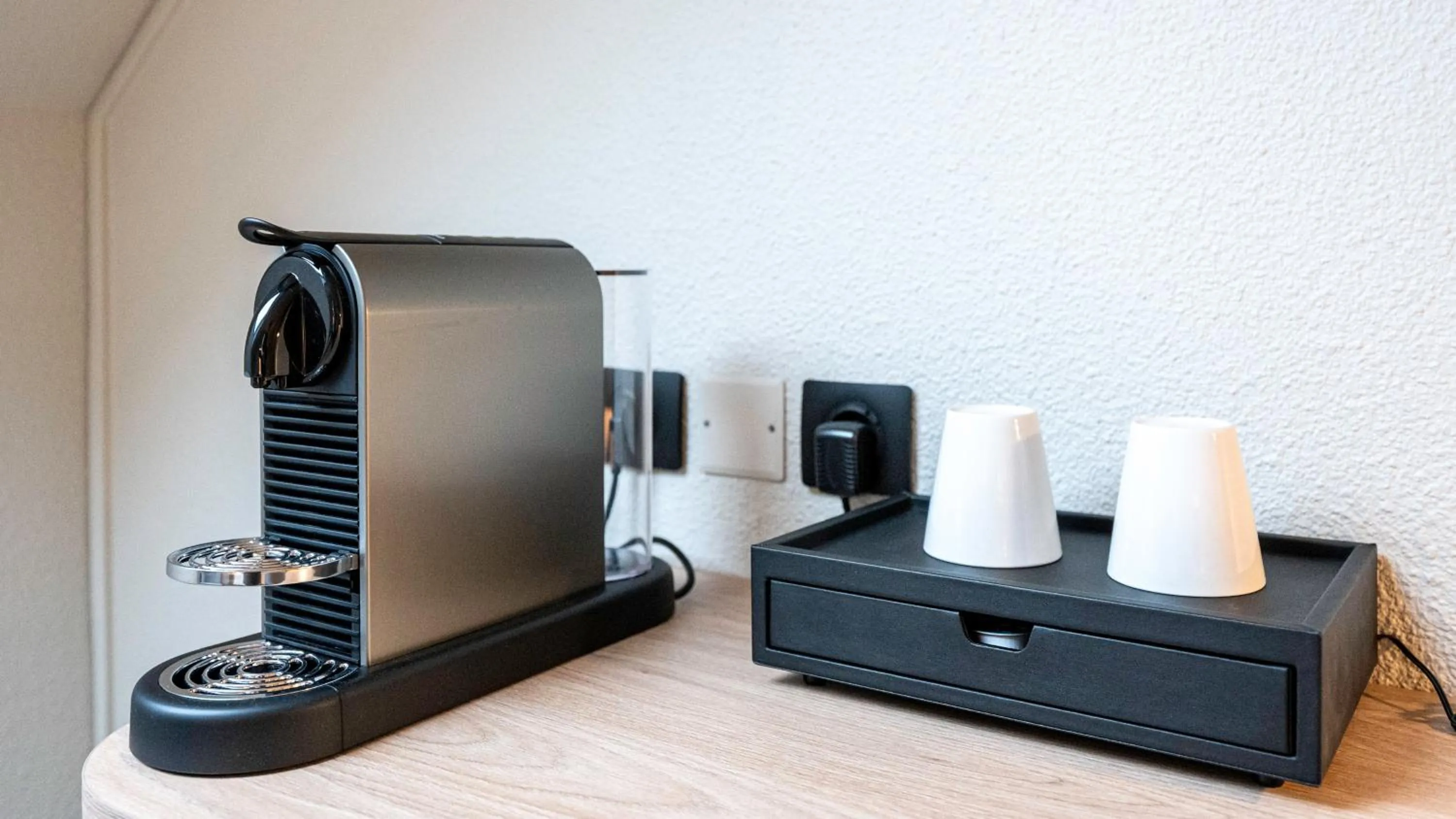 Coffee/tea facilities in Campanile NATURE - Aix Les Bains