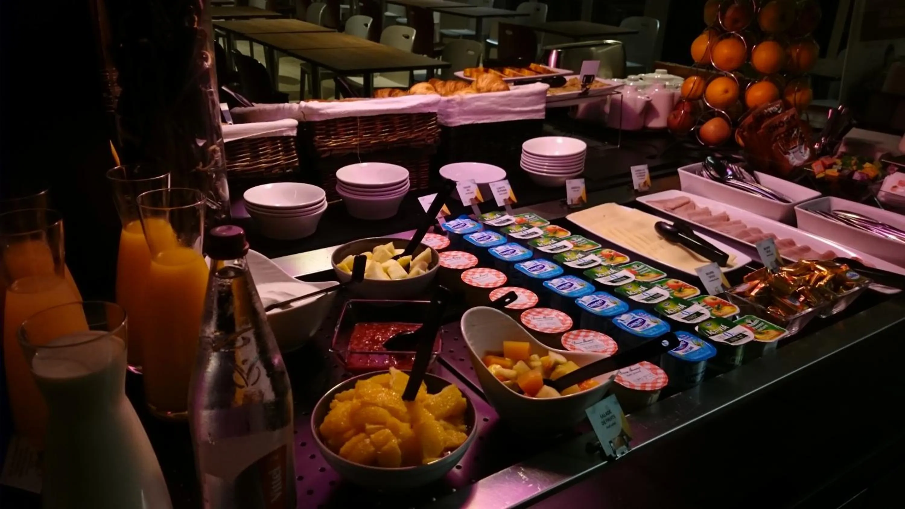 Food and drinks in Campanile Bayonne