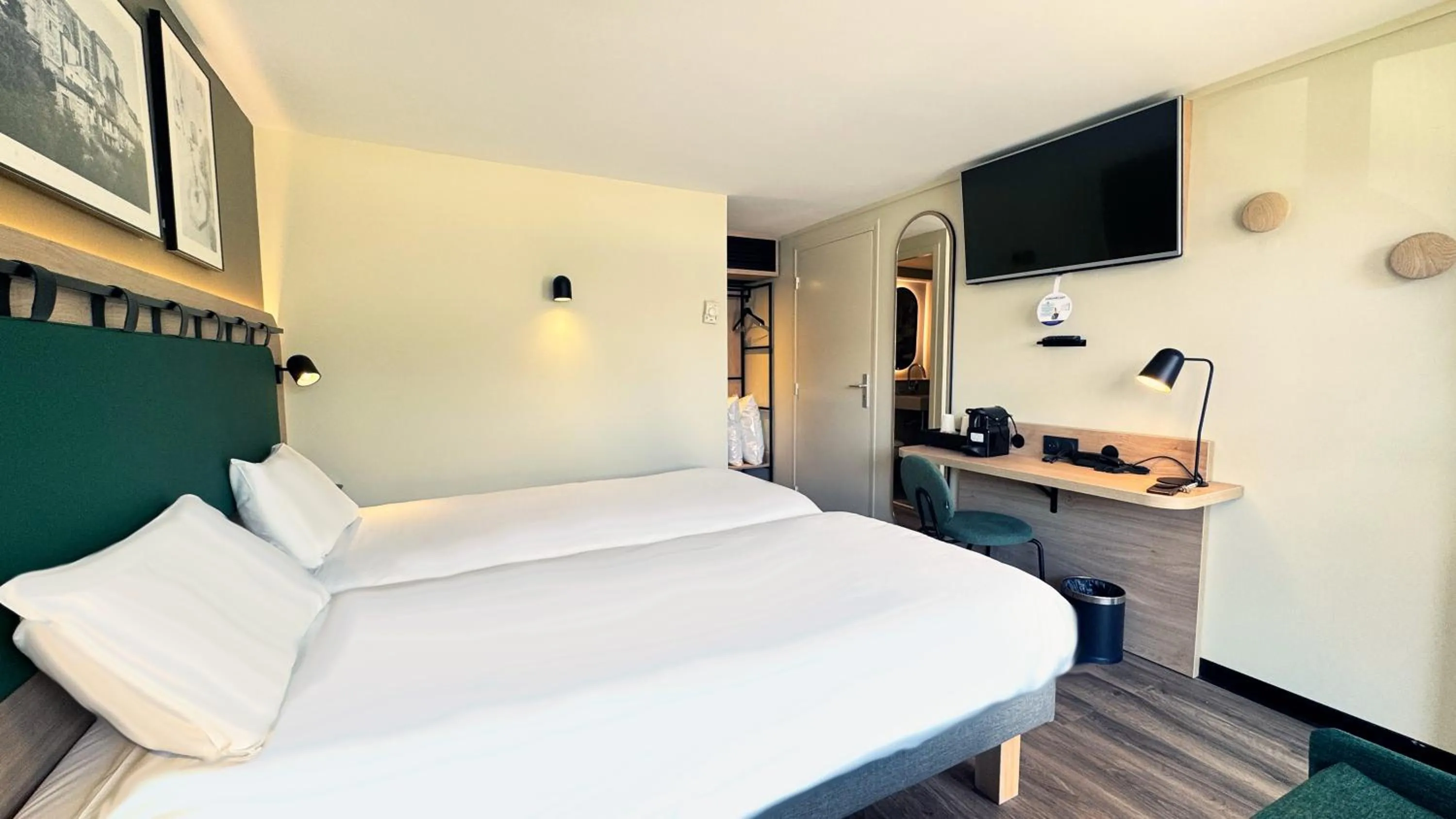 Bed in Campanile Bollène A7