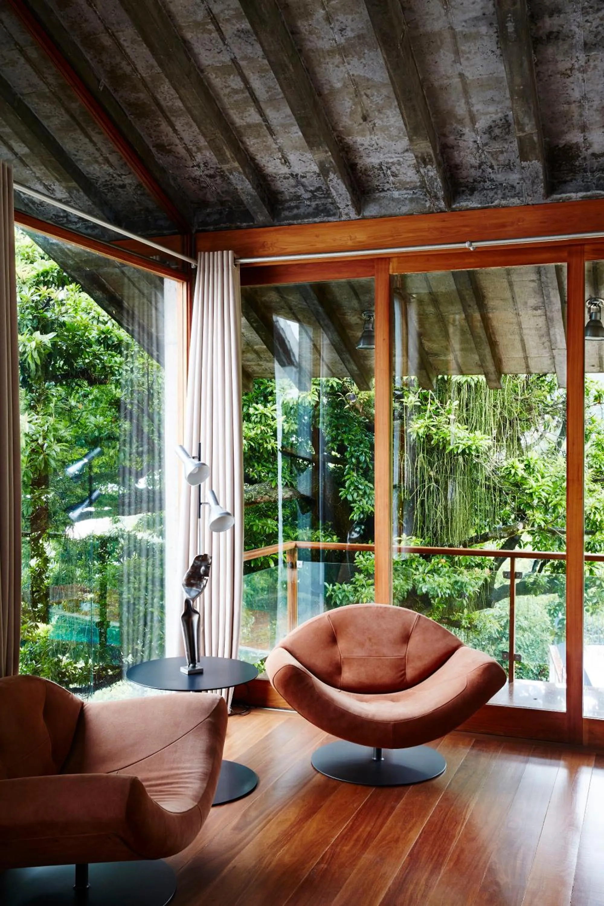 Photo of the whole room in Chez Georges