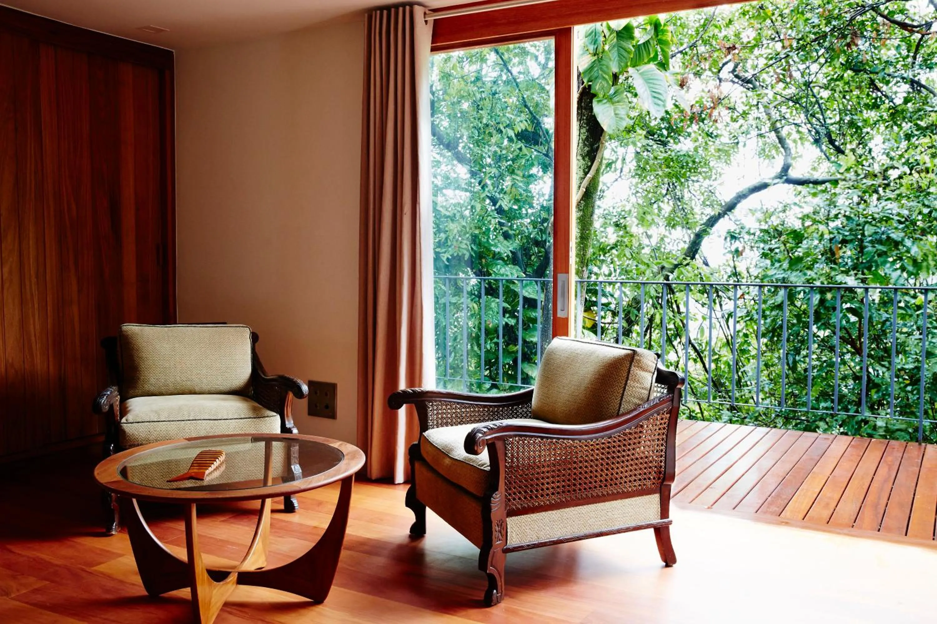 Garden view in Chez Georges