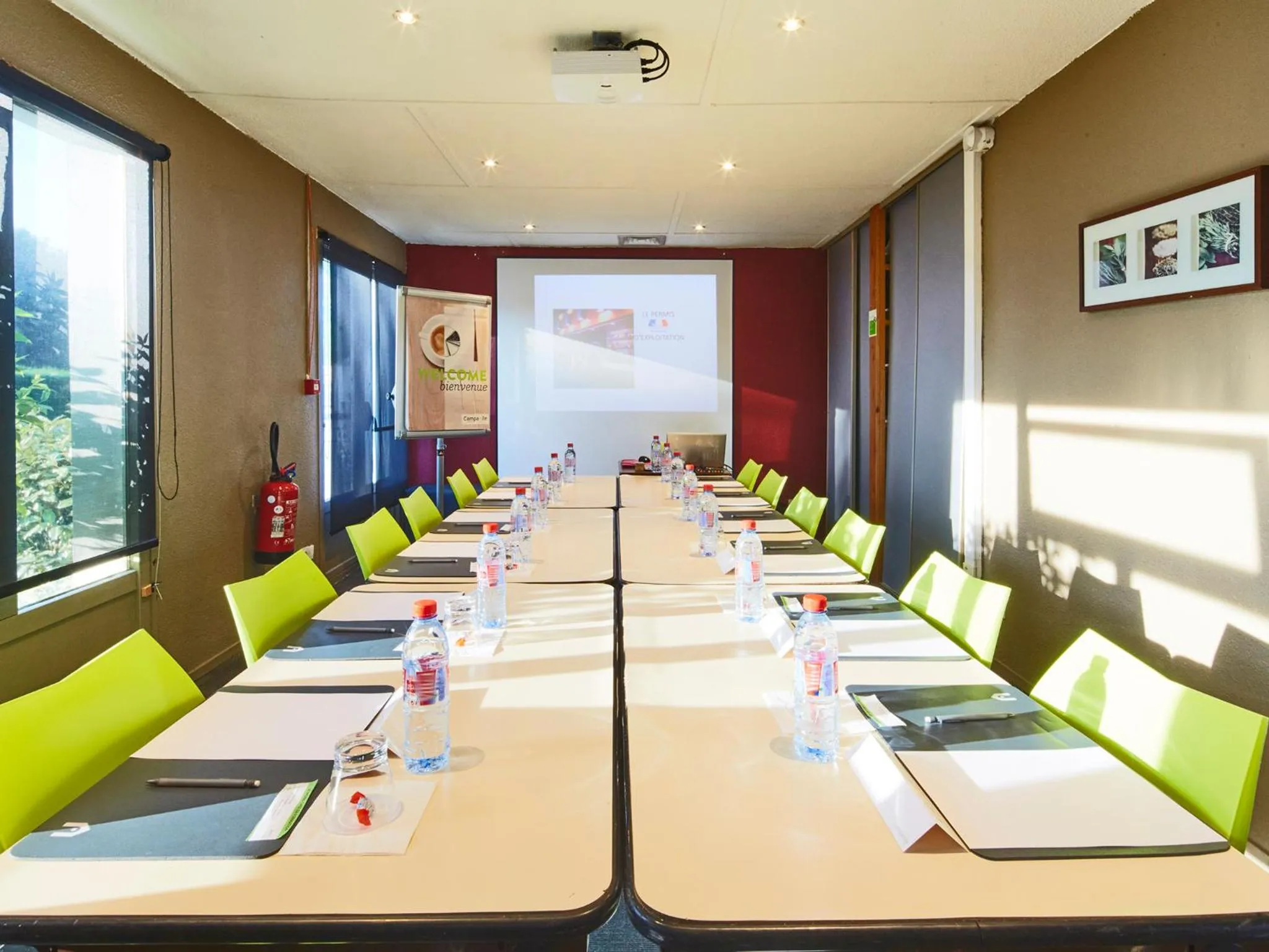 Meeting/conference room in Campanile NATURE - Bordeaux Est Artigues