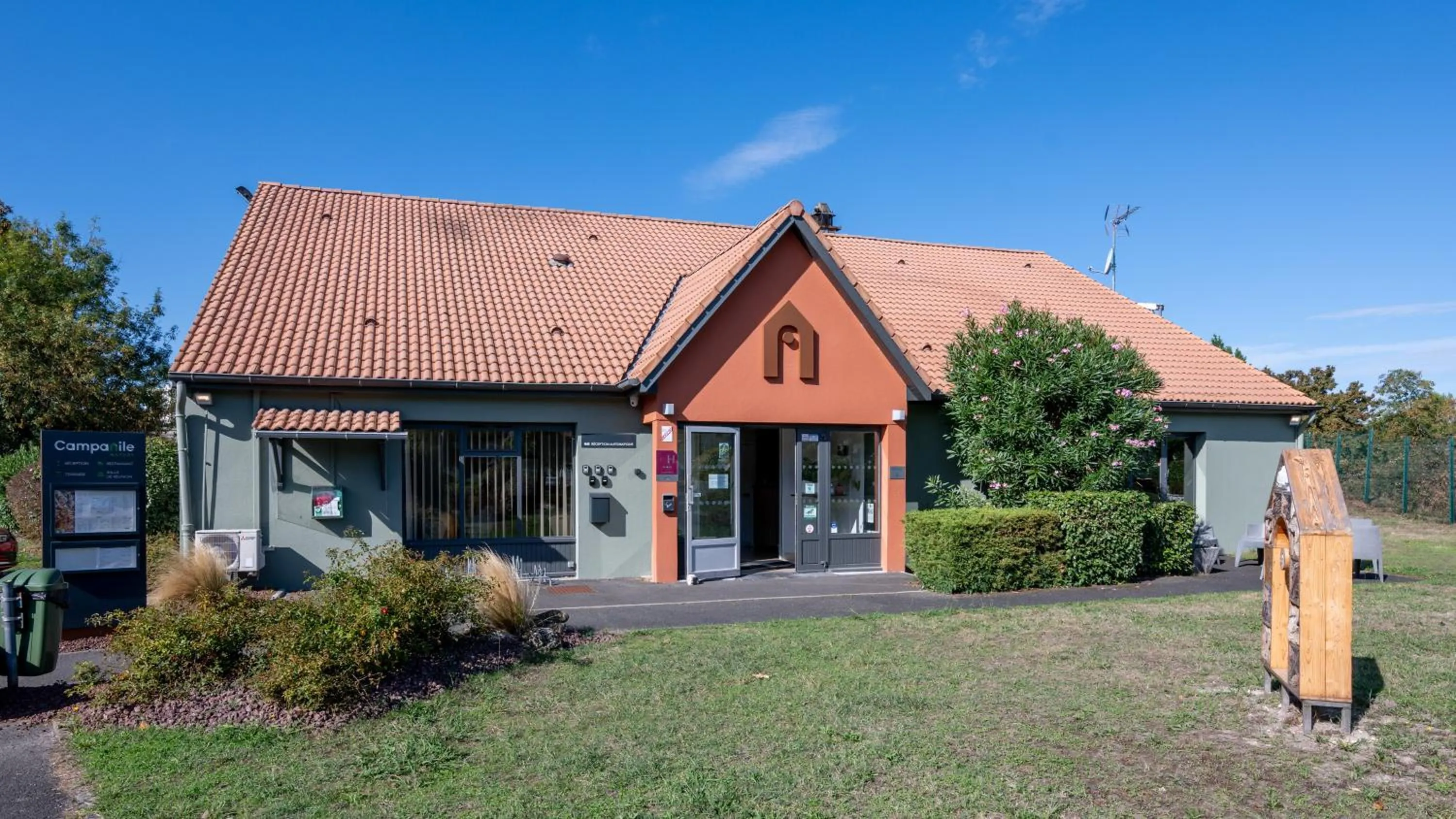 Facade/entrance in Campanile NATURE - Bordeaux Sud Gradignan Talence