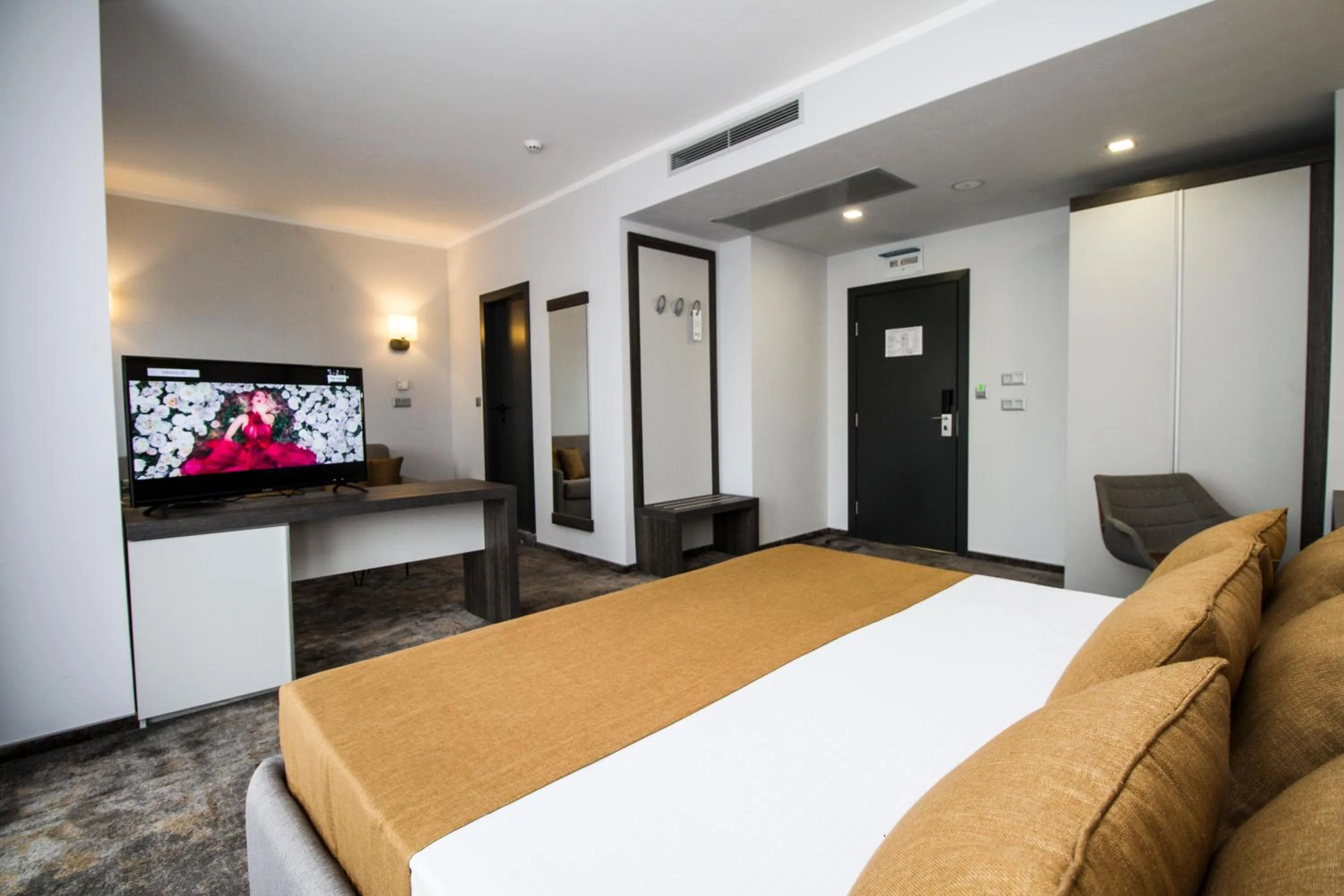 Photo of the whole room, Bed in Best Western PLUS Premium Inn