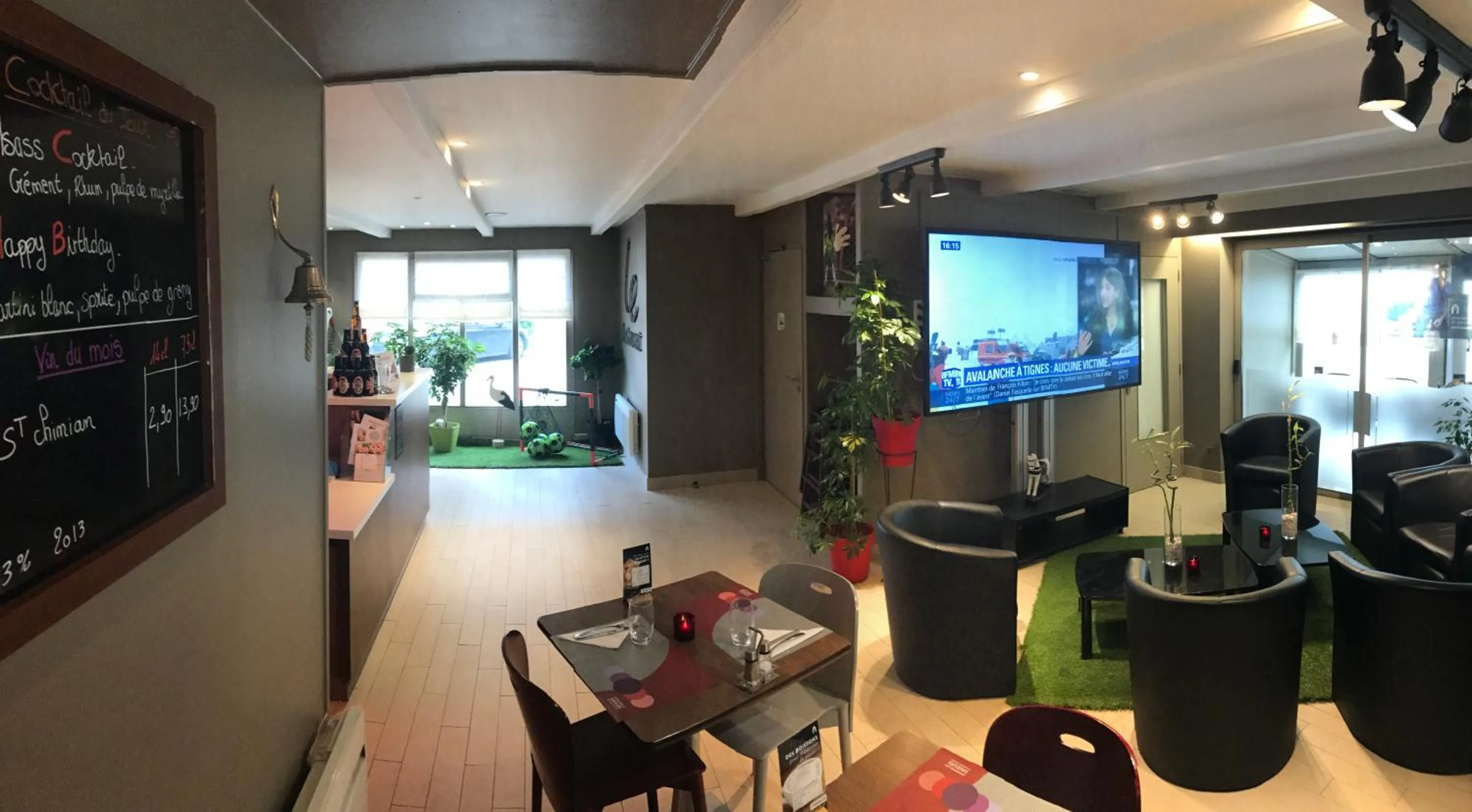 Lounge or bar in Campanile Colmar - Parc des Expositions