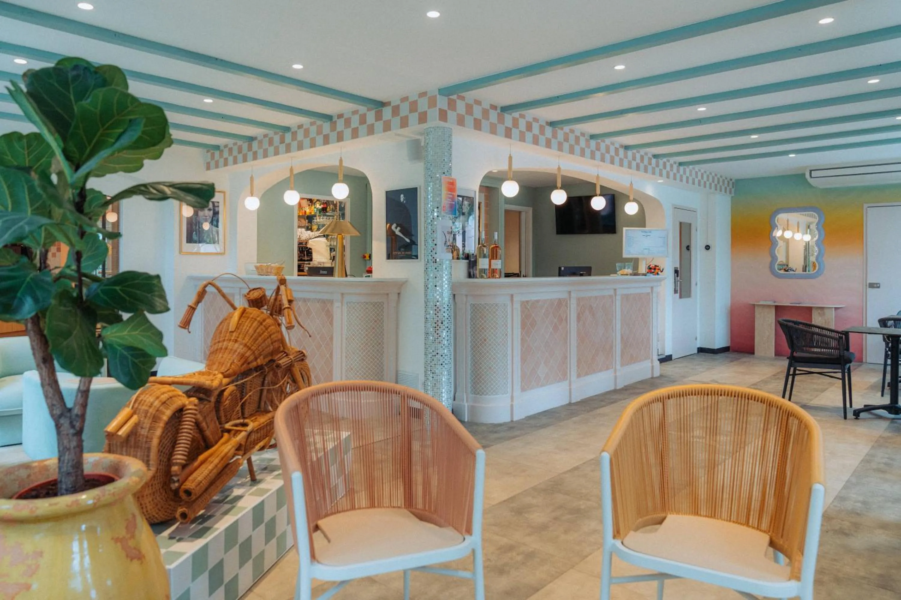 Lobby or reception in Kyriad Cannes - Mandelieu