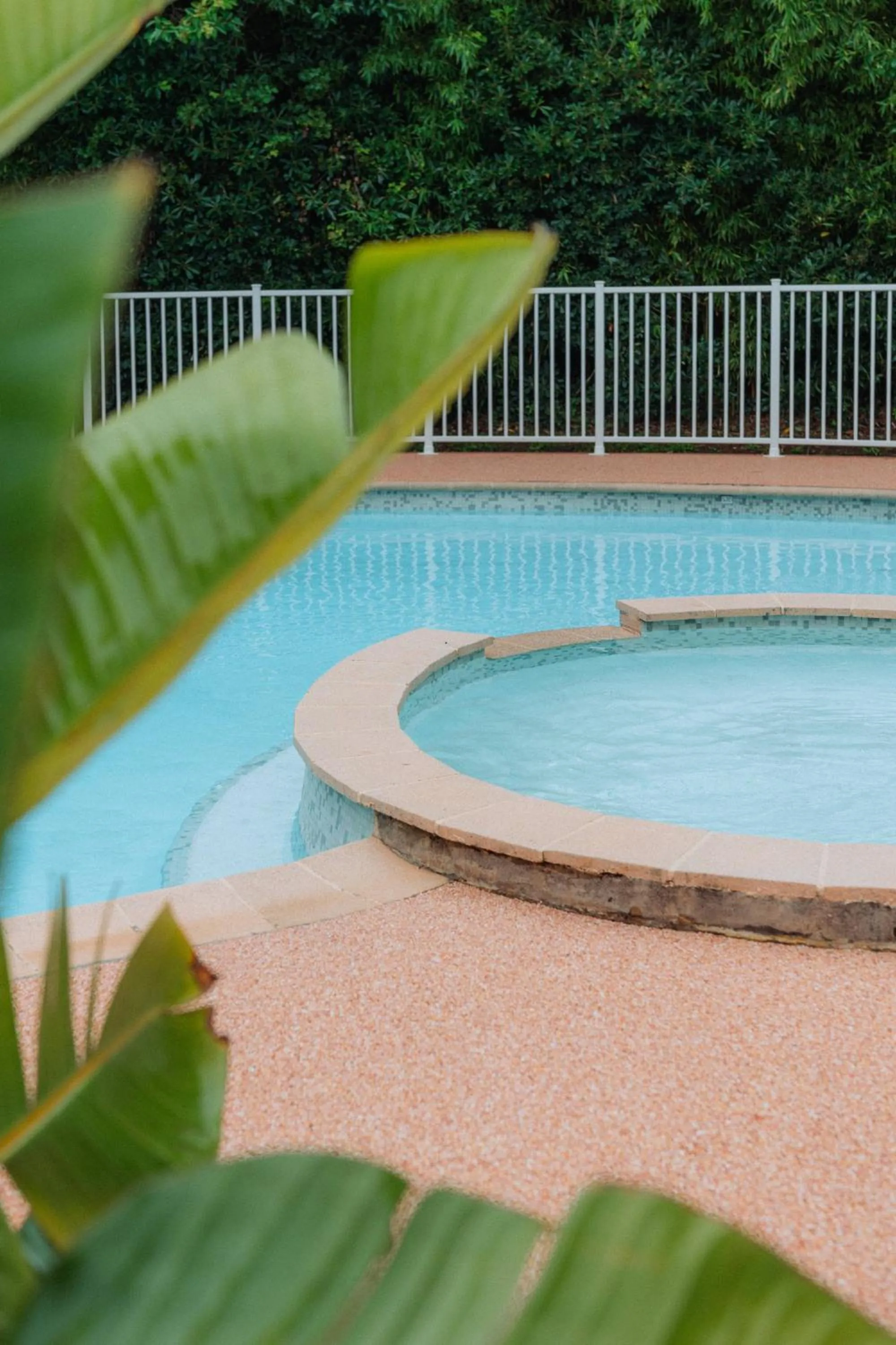 Swimming pool in Kyriad Cannes - Mandelieu