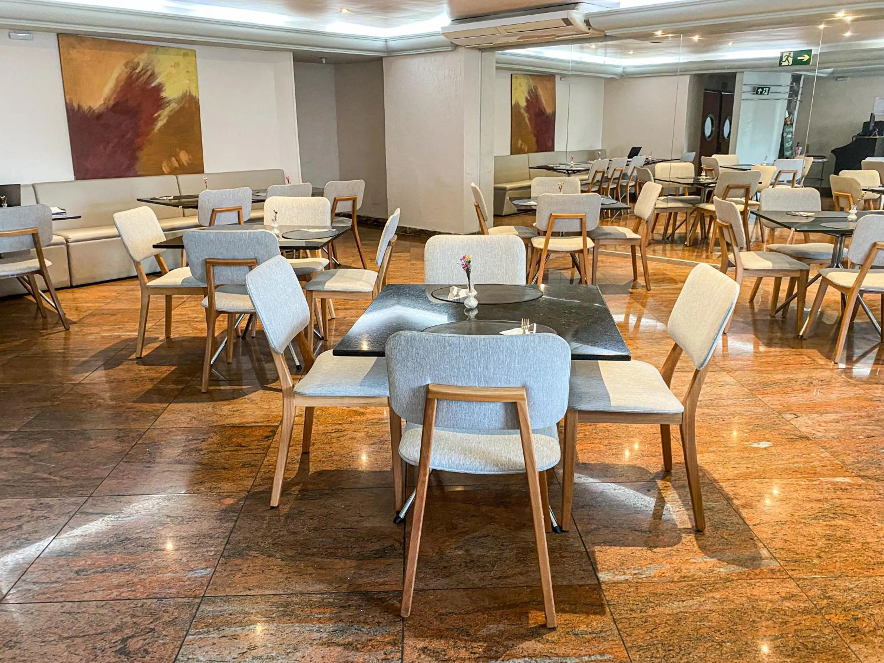 Restaurant/places to eat in Royal Center Hotel Lourdes