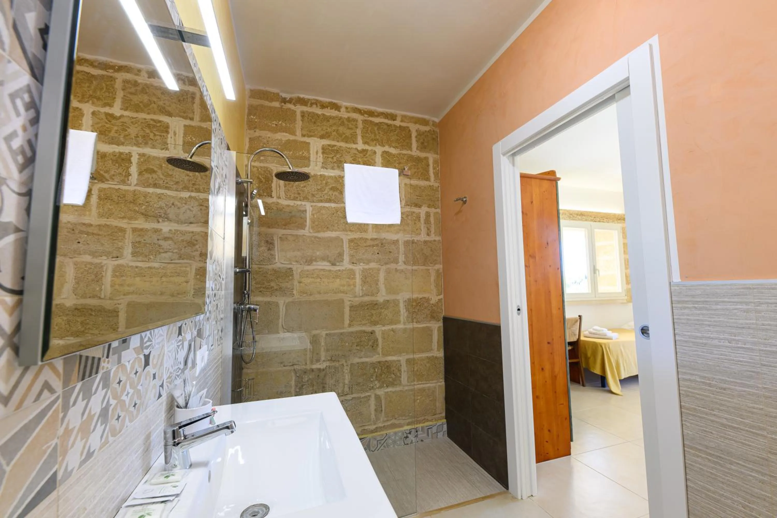 Shower in Agriturismo Tenuta Calitre