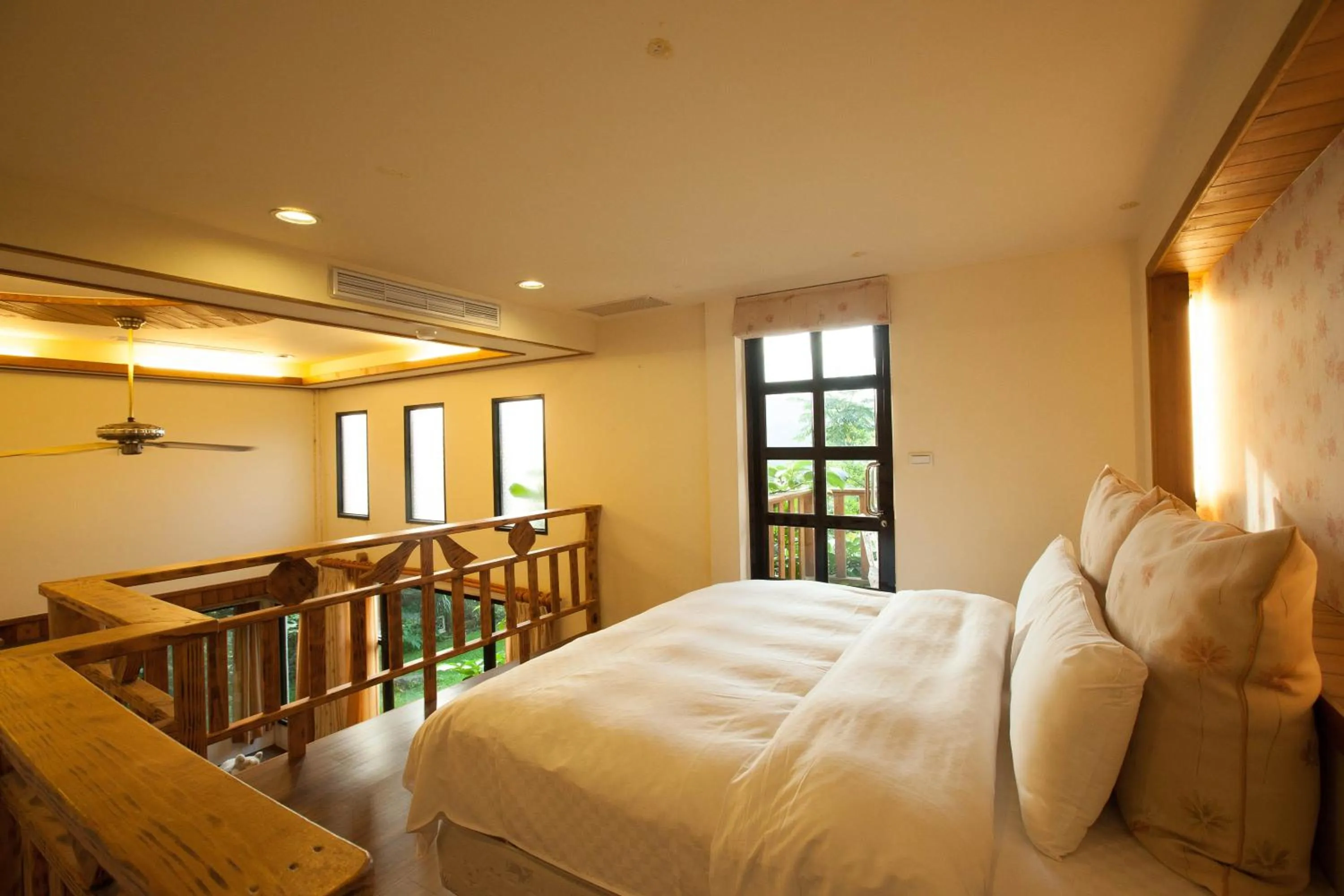 Photo of the whole room, Bed in Upon The Hill