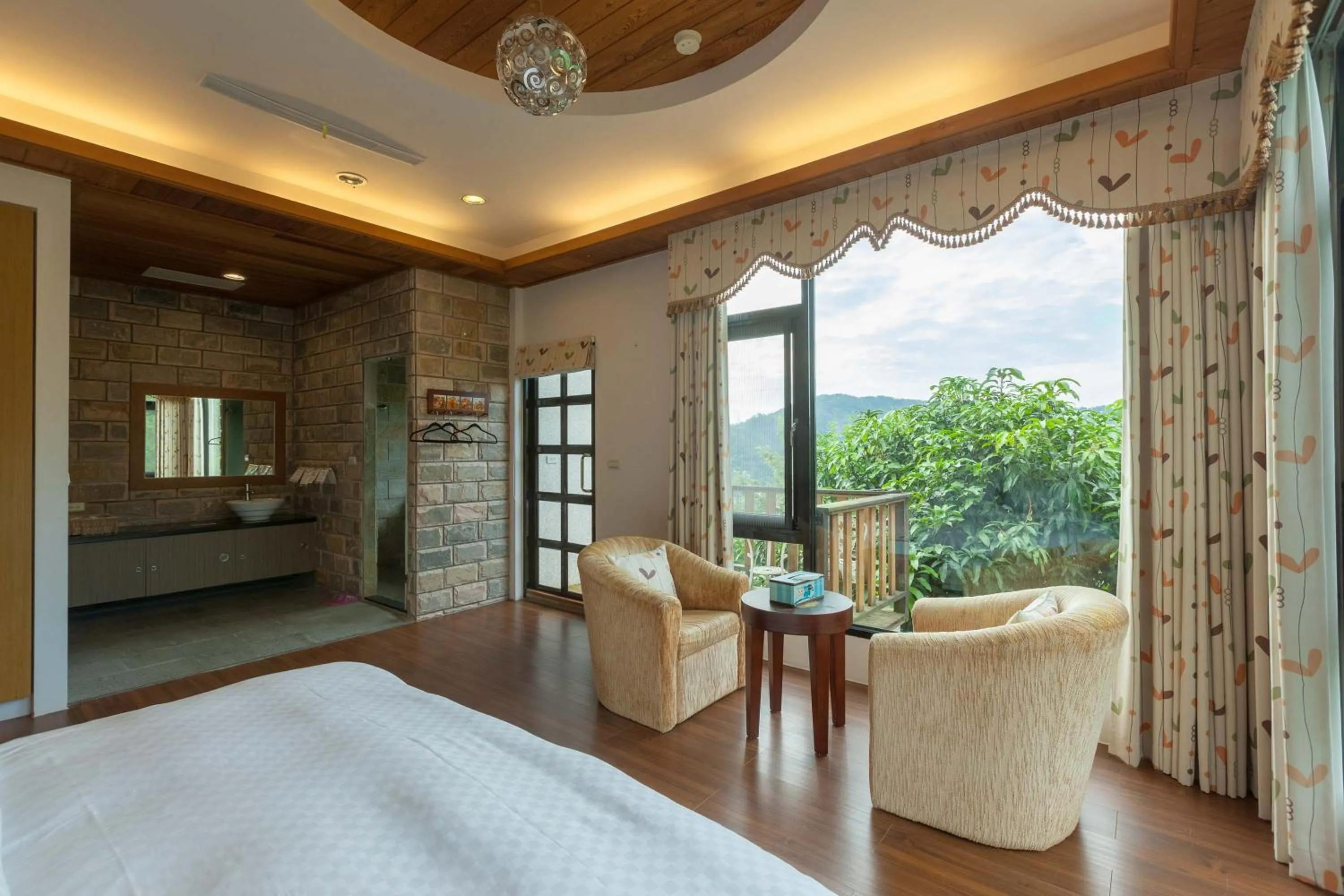 Photo of the whole room, Bed in Upon The Hill