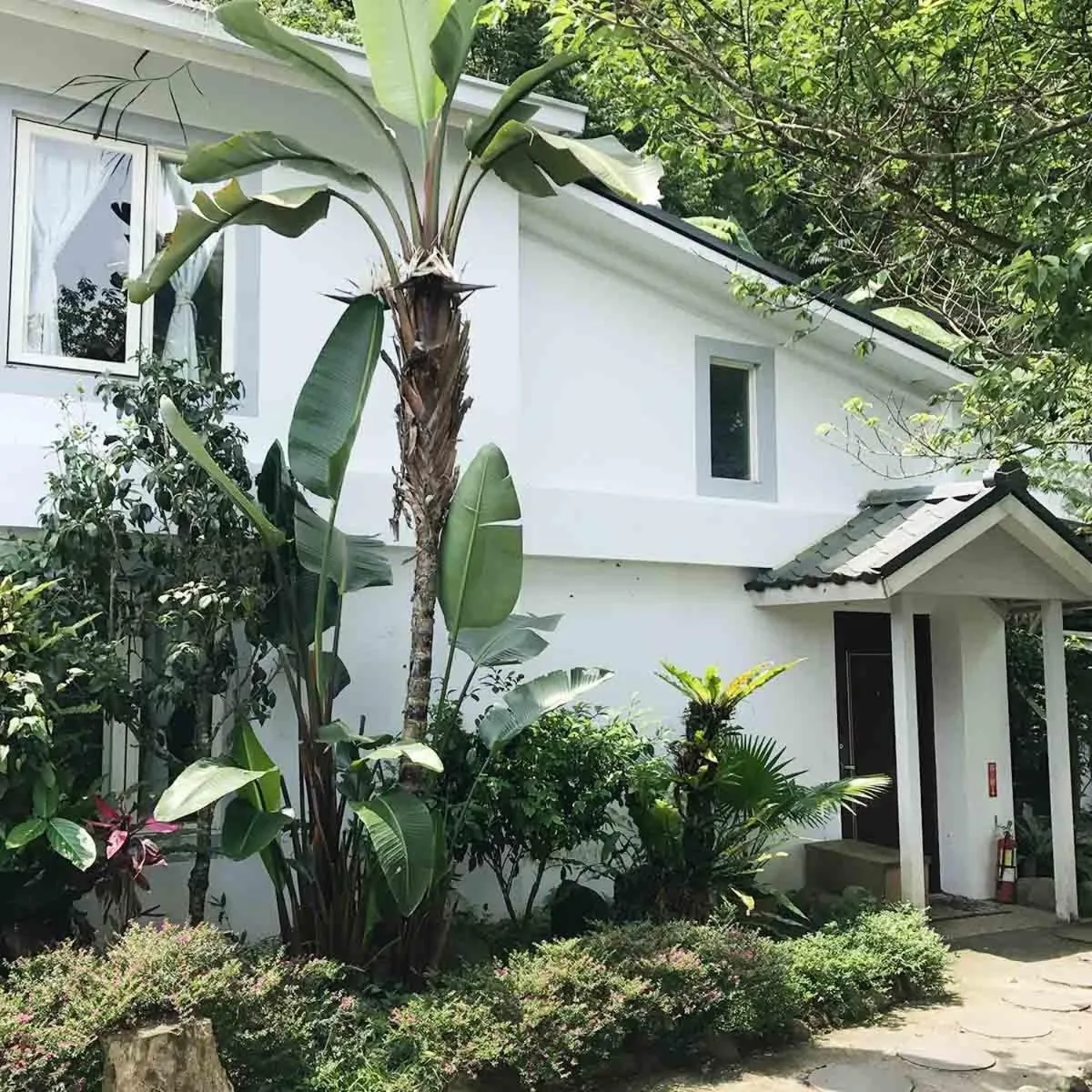 Facade/entrance in Upon The Hill