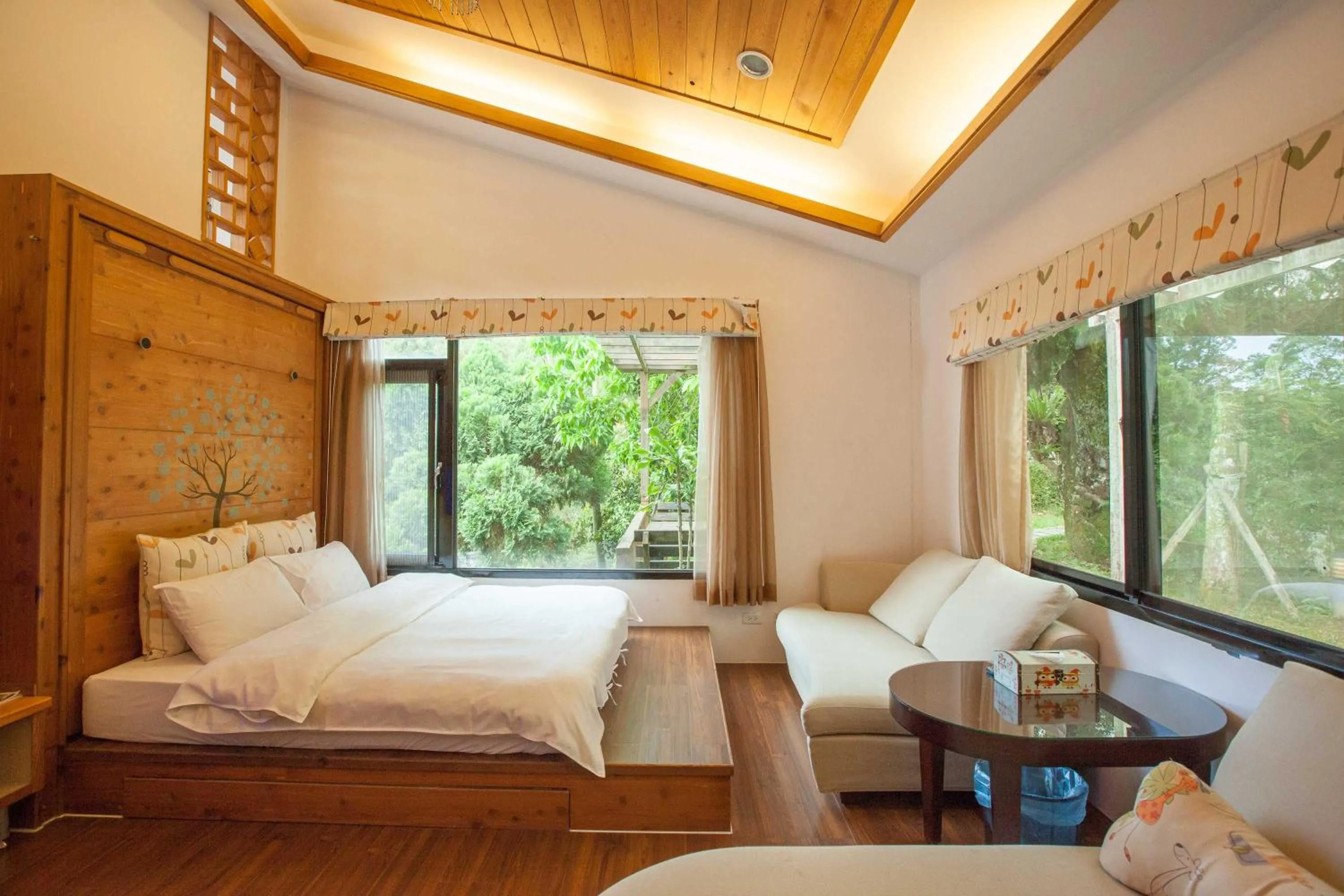 Photo of the whole room, Bed in Upon The Hill