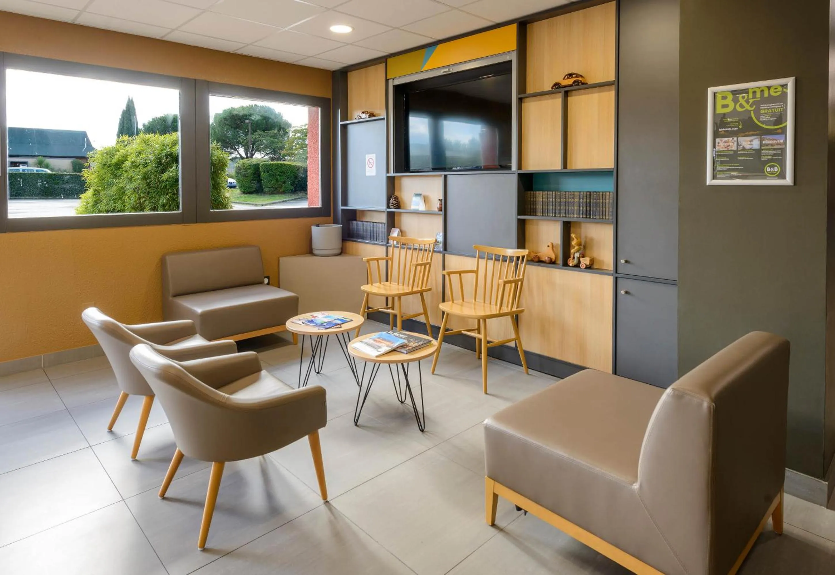 Seating area in B&B HOTEL Albi